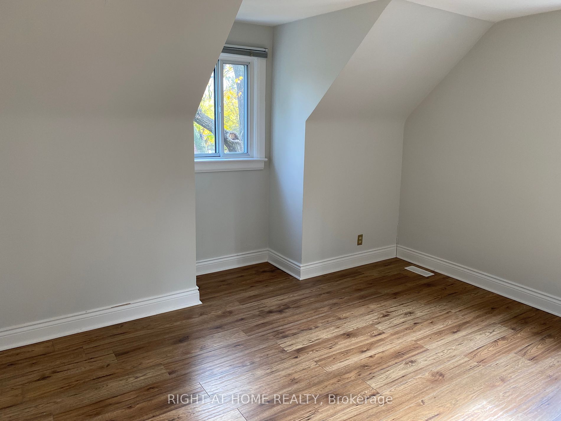 112 Baker Ave Property Photo 11
