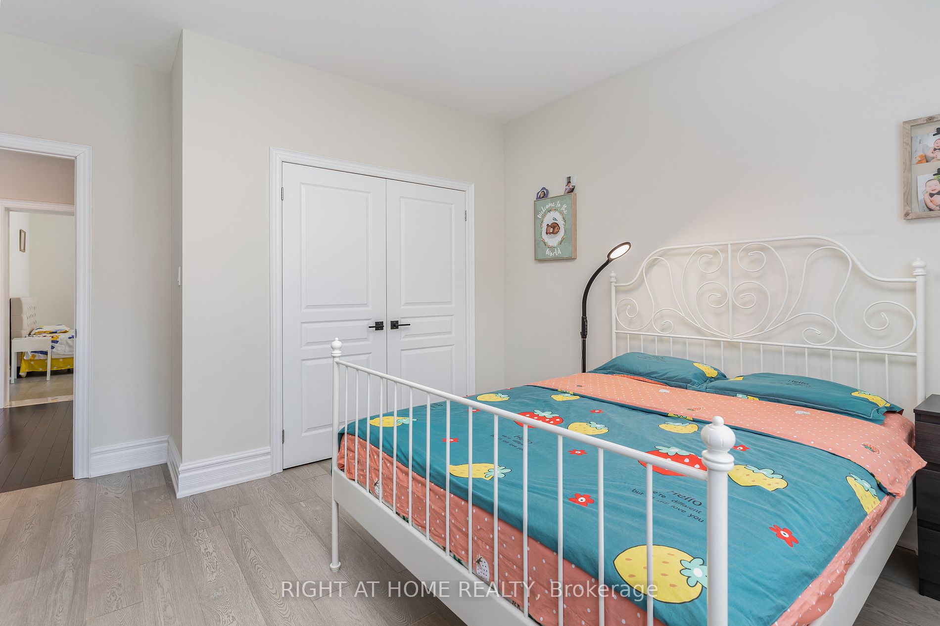 185 Cook's Mill Cres Property Photo 26