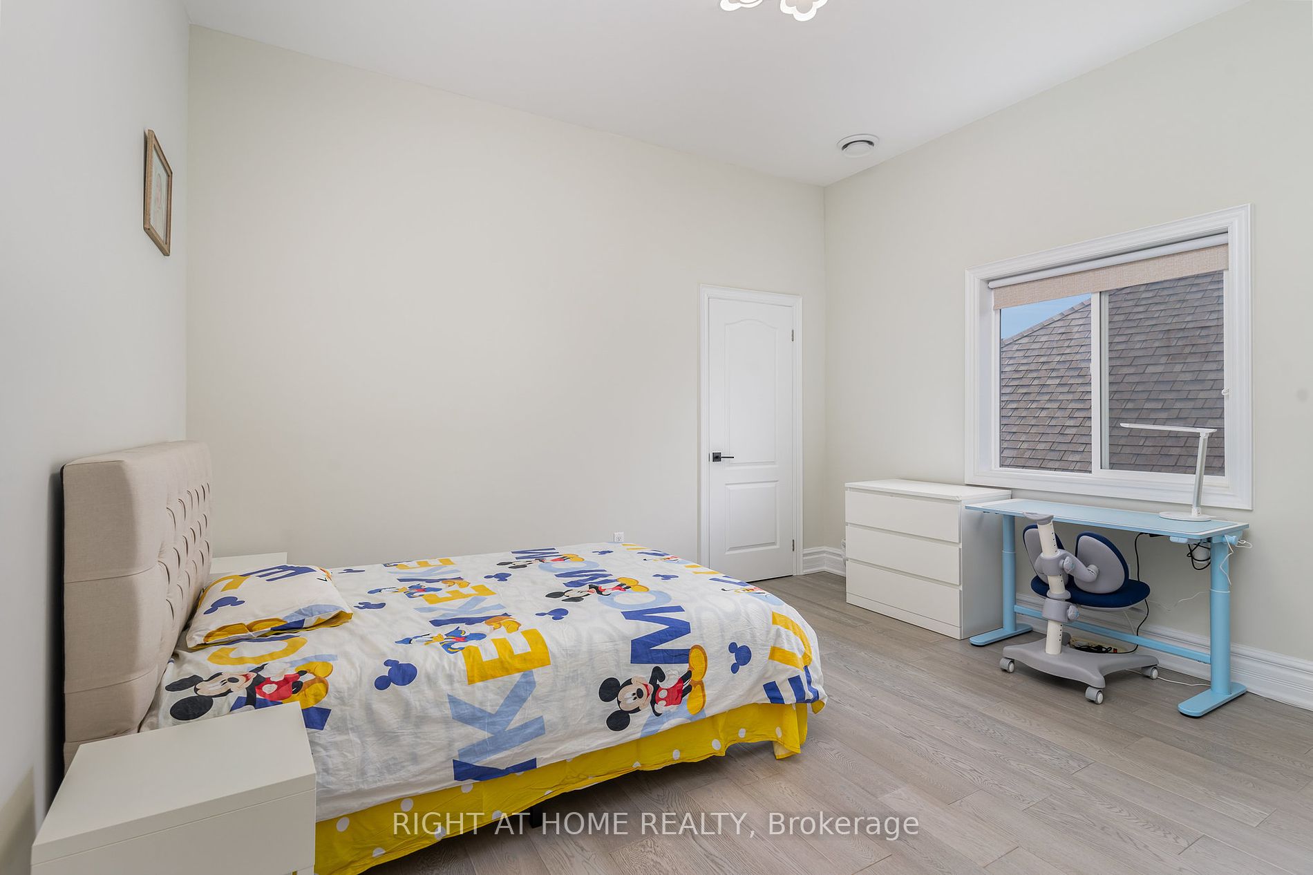 185 Cook's Mill Cres Property Photo 27
