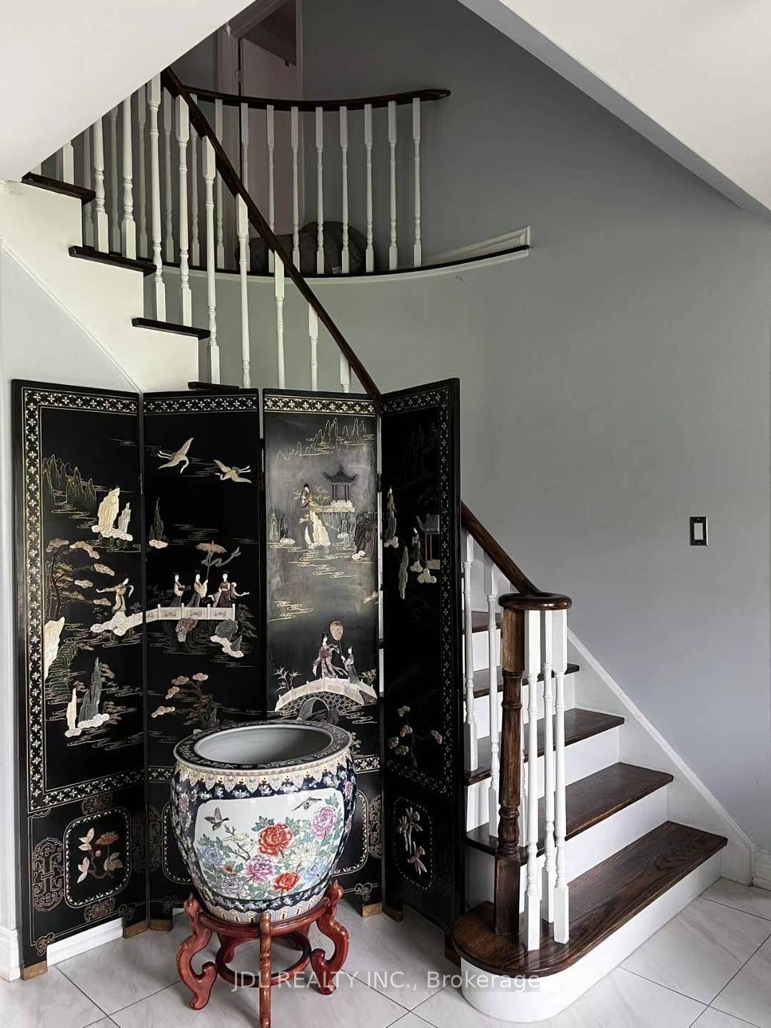 6 Lady Diana Crt Property Photo 3