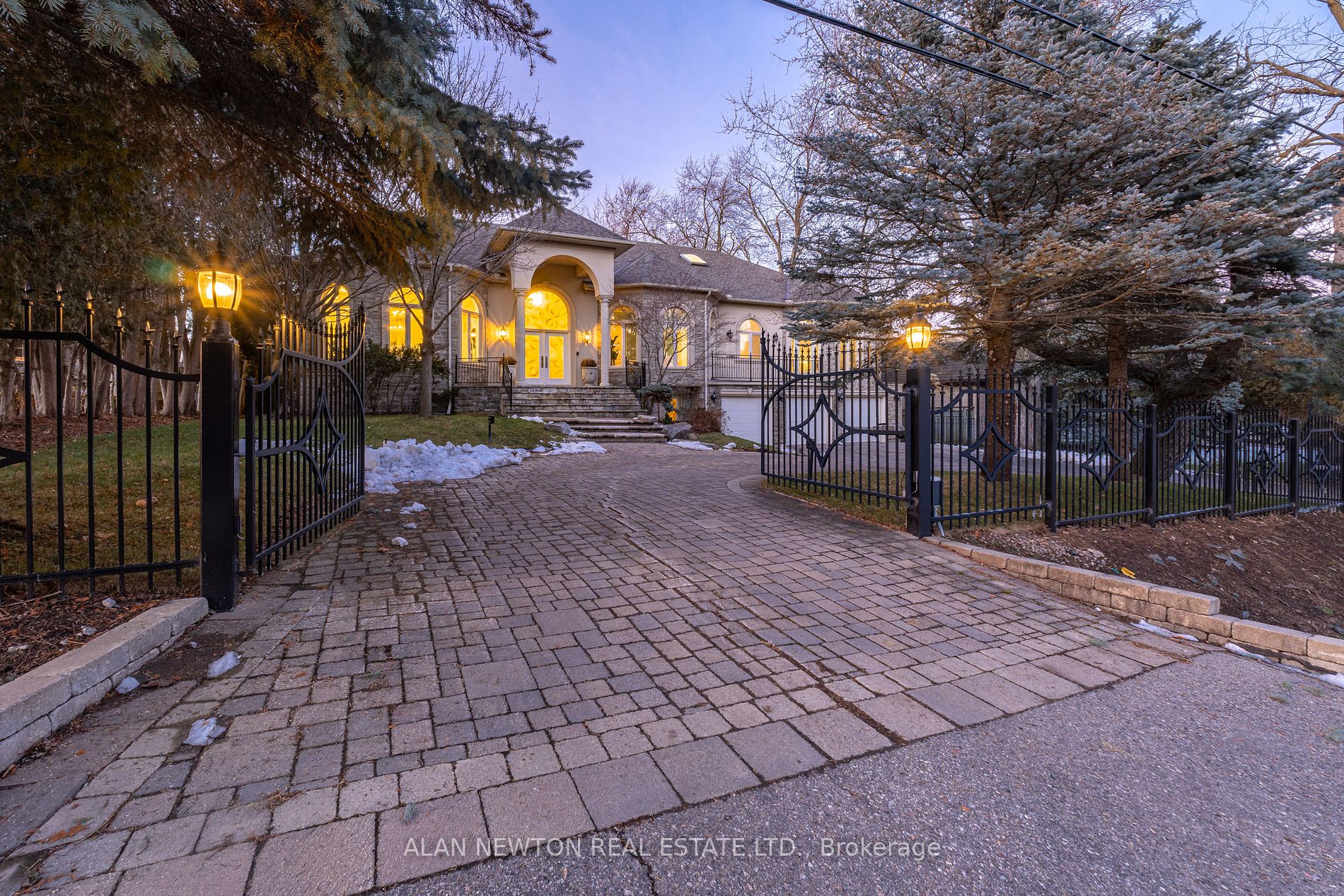48 Arnold Ave Property Photo 3