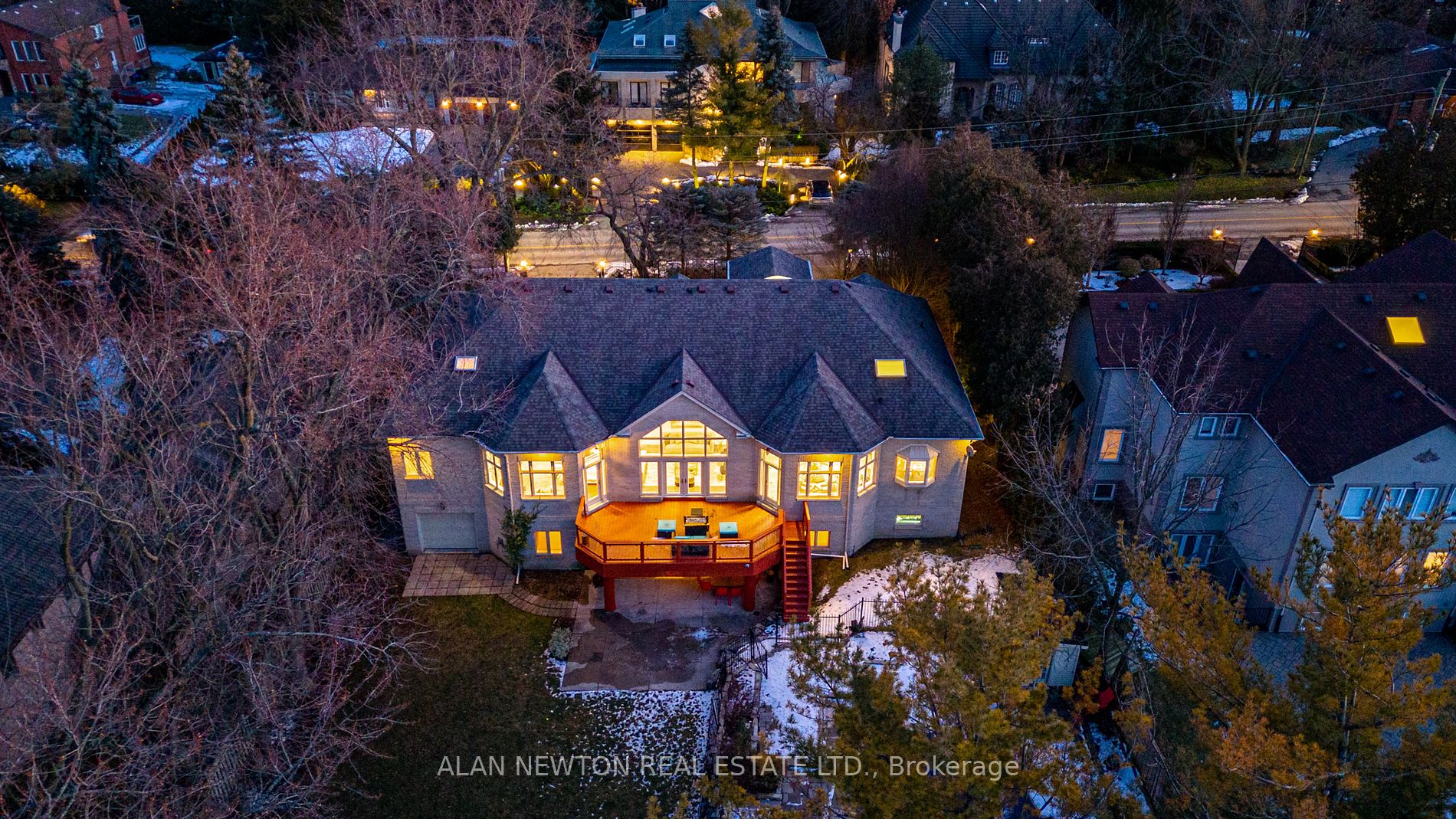 48 Arnold Ave Property Photo 4