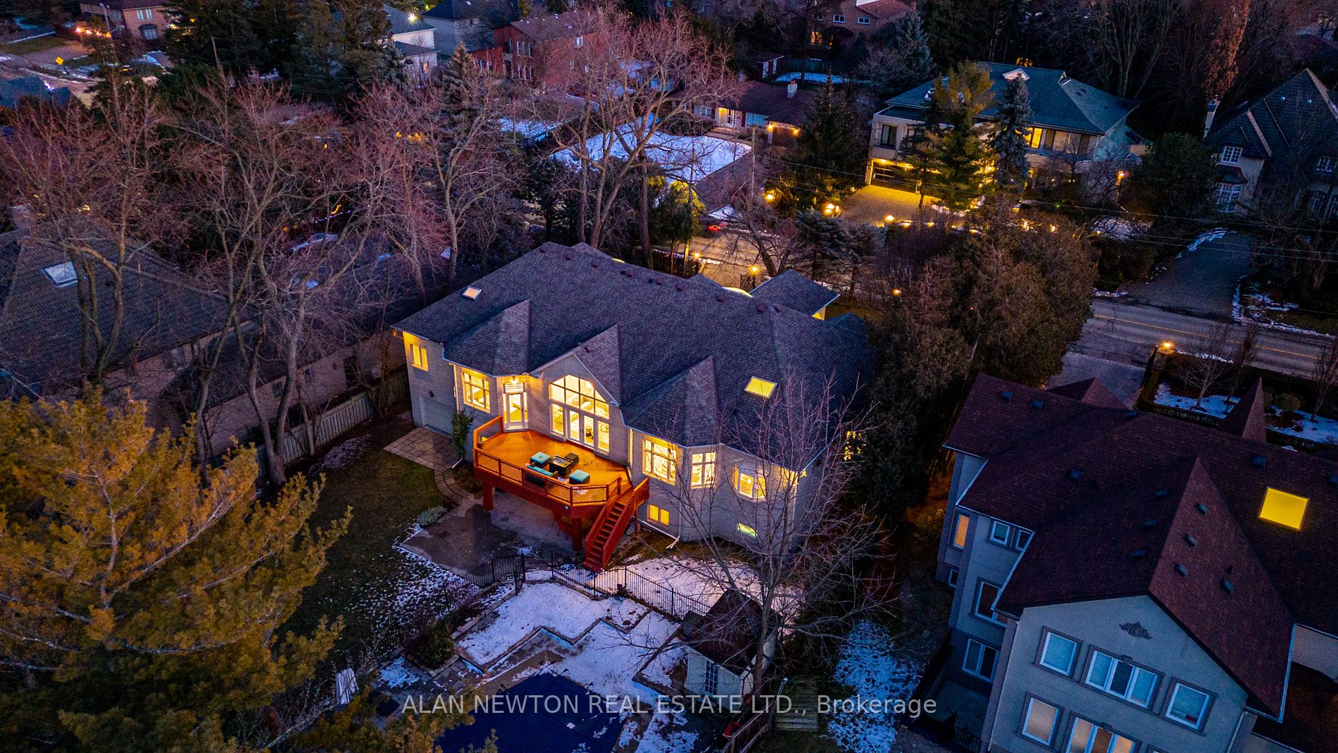 48 Arnold Ave Property Photo 5