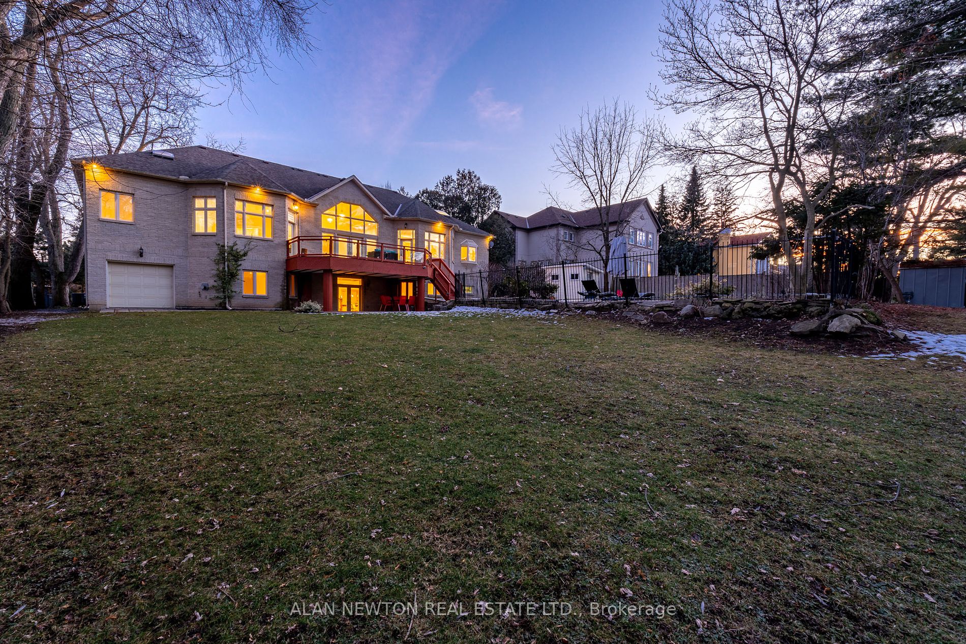 48 Arnold Ave Property Photo 8