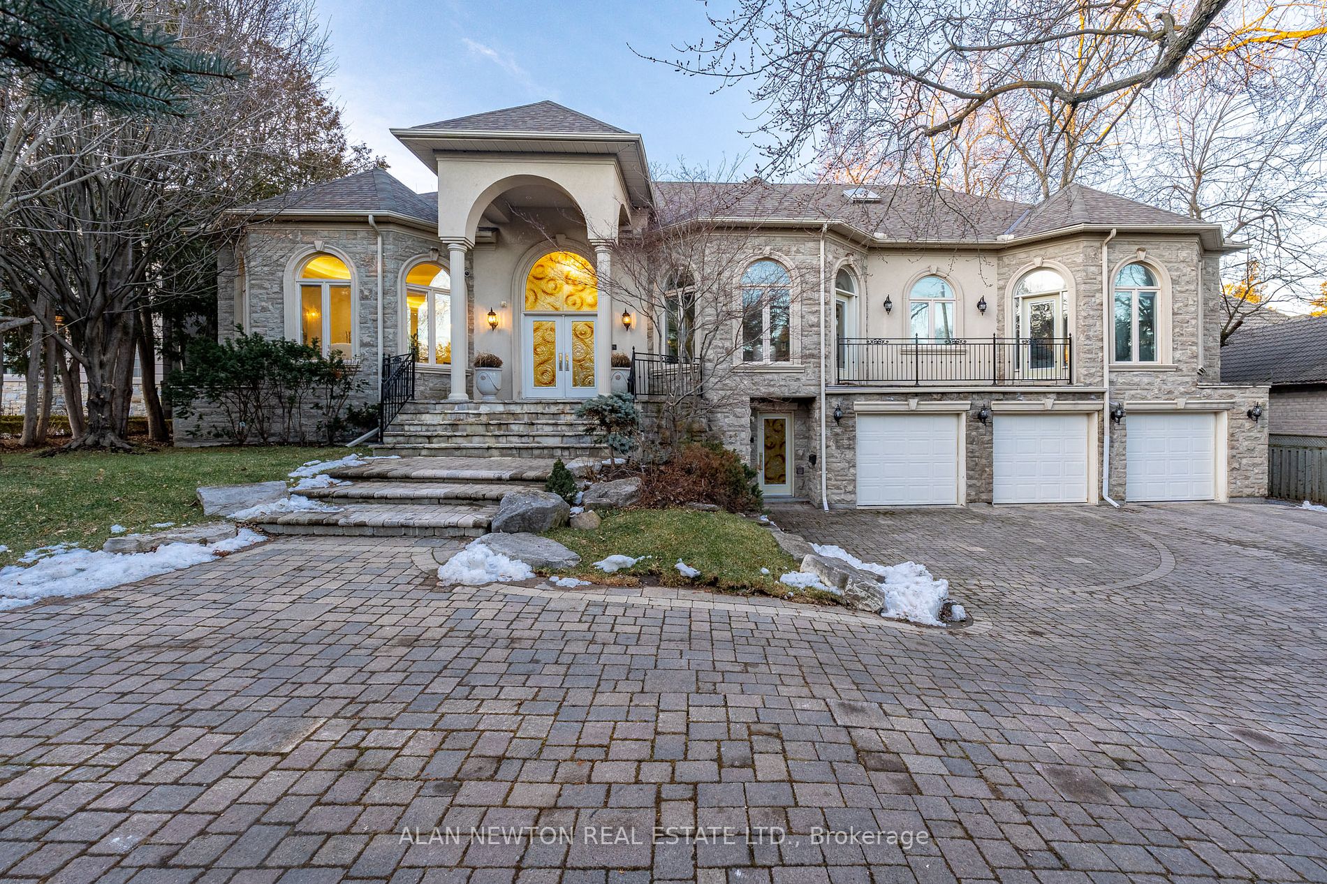 48 Arnold Ave Property Photo 9