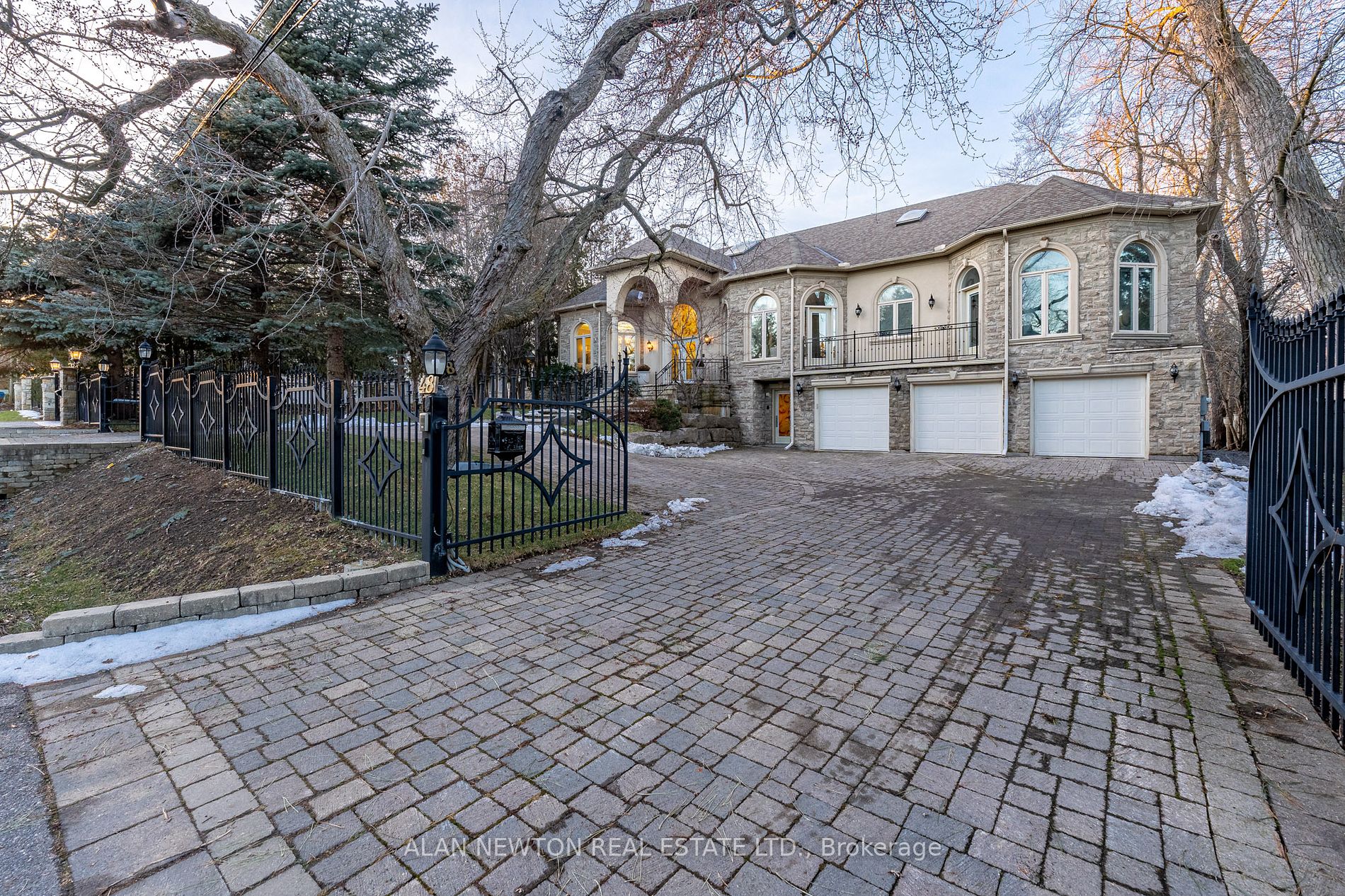 48 Arnold Ave Property Photo 11