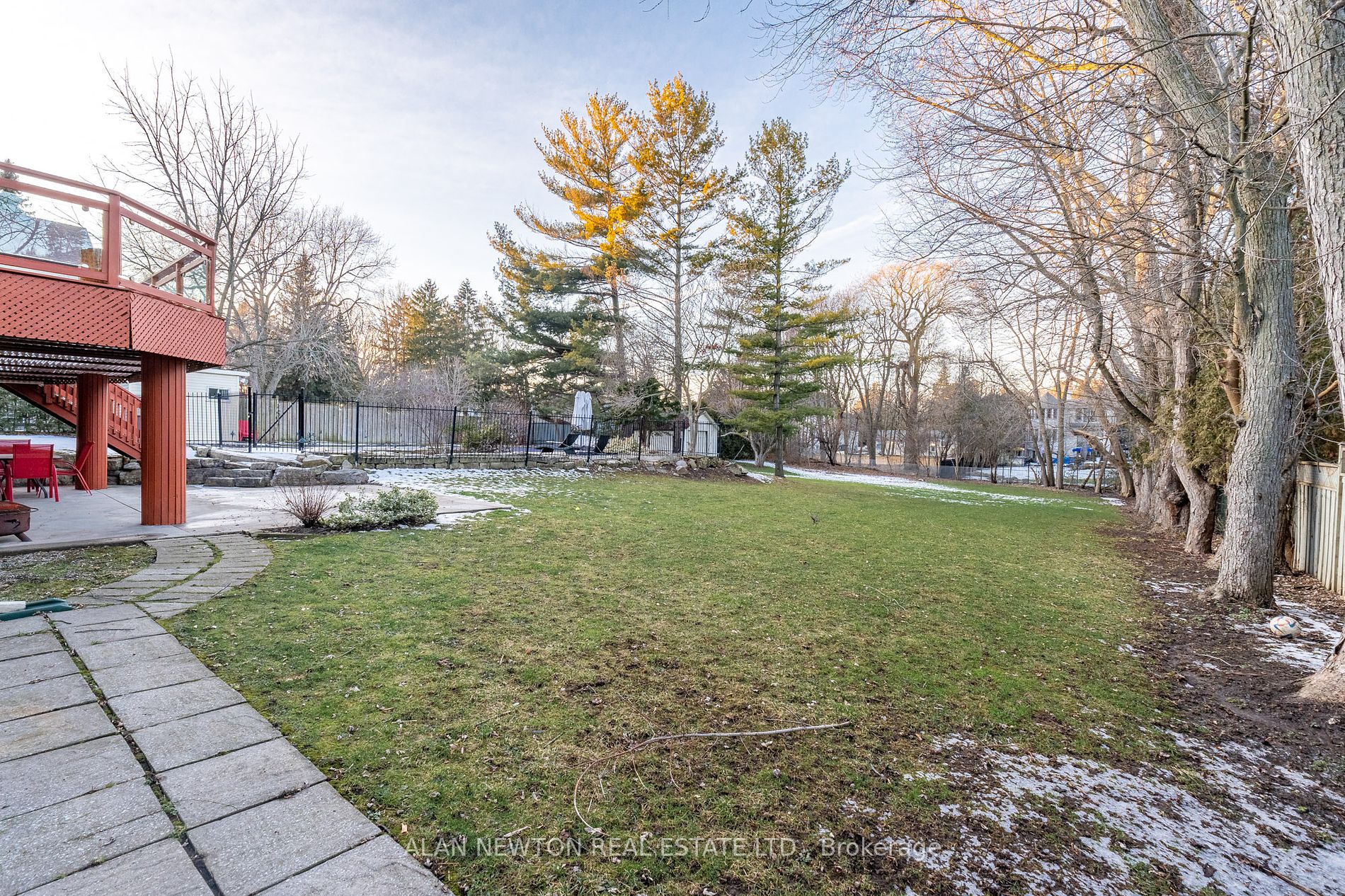 48 Arnold Ave Property Photo 34