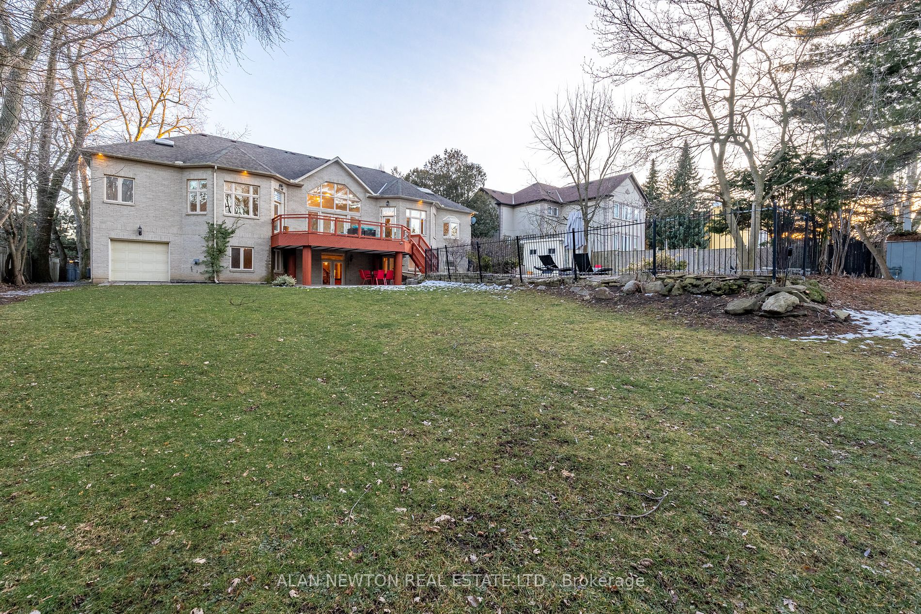 48 Arnold Ave Property Photo 35