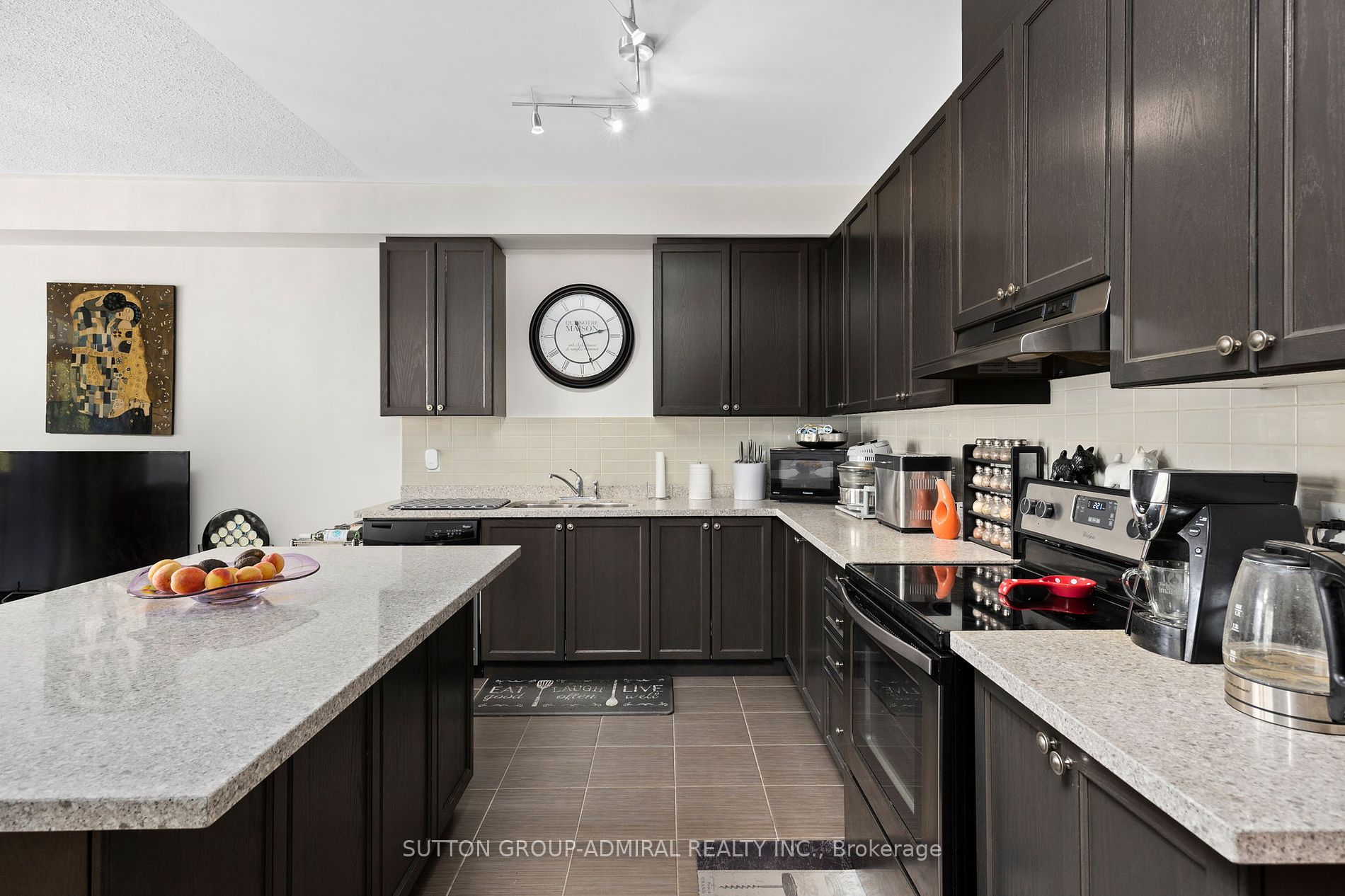 8777 Dufferin St Property Photo 5
