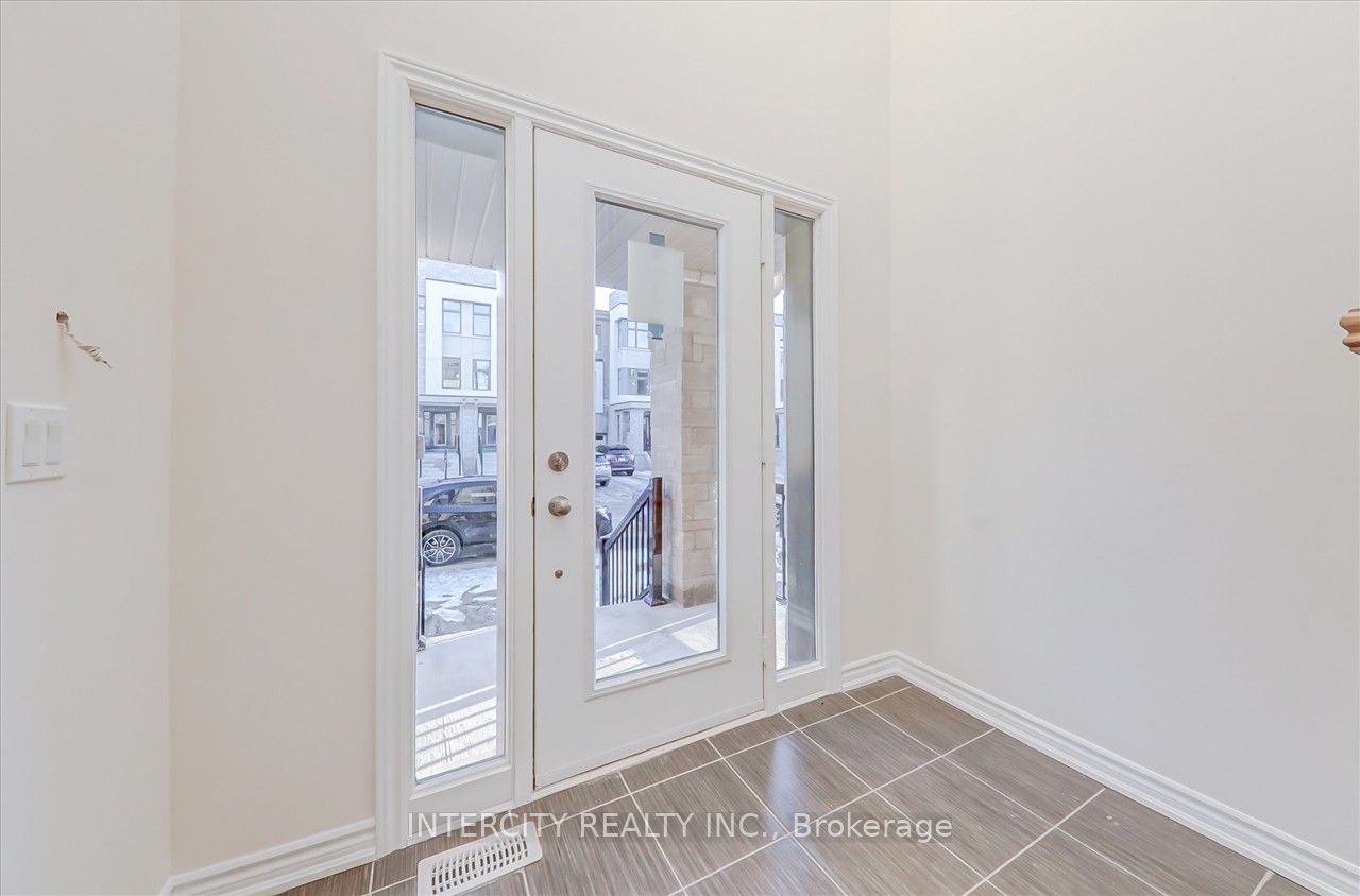 60 Puisaya Dr Property Photo 5