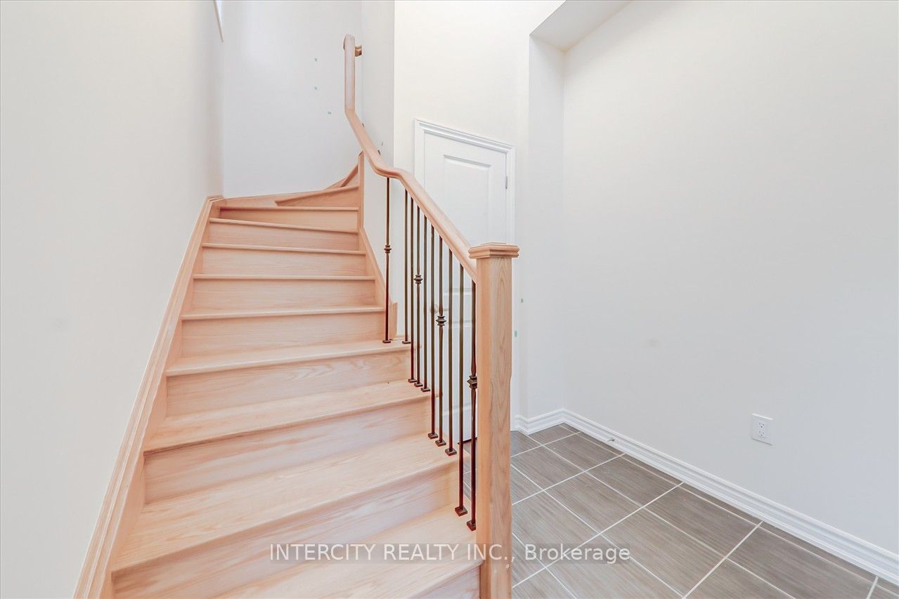 60 Puisaya Dr Property Photo 6