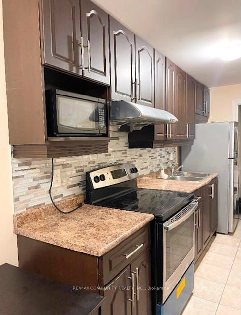 282 Cornell Centre Blvd Property Photo 2