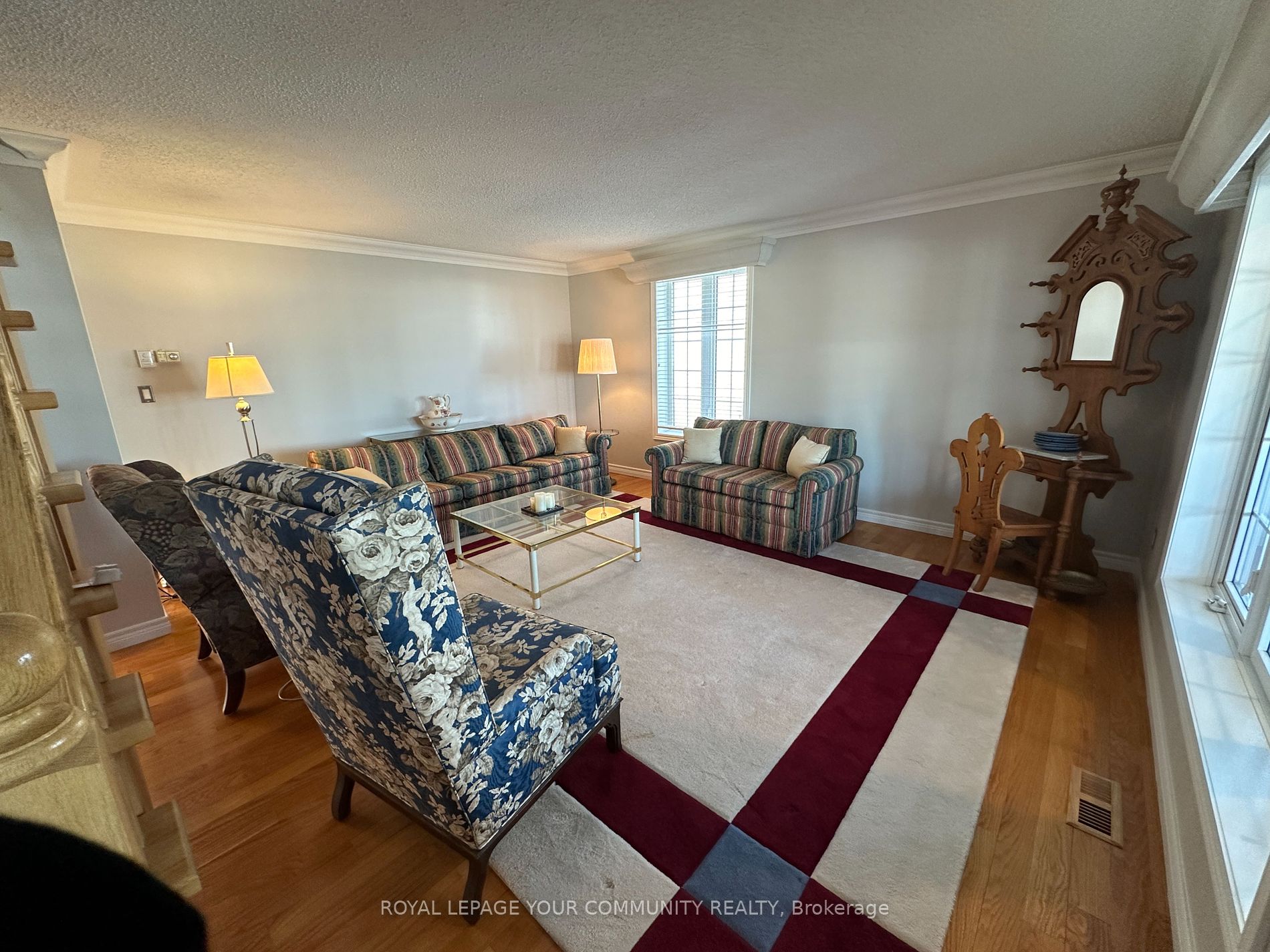 203 Lake Dr E Property Photo 9