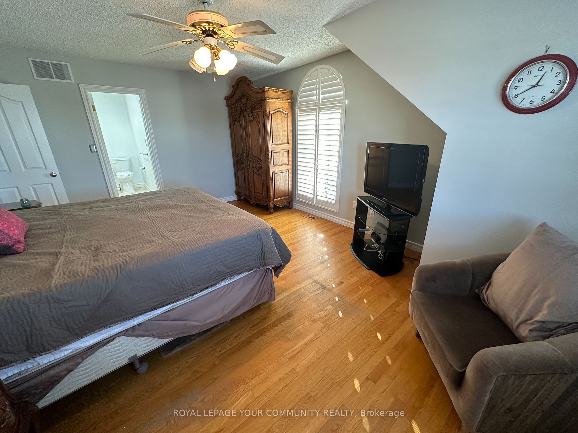 203 Lake Dr E Property Photo 22