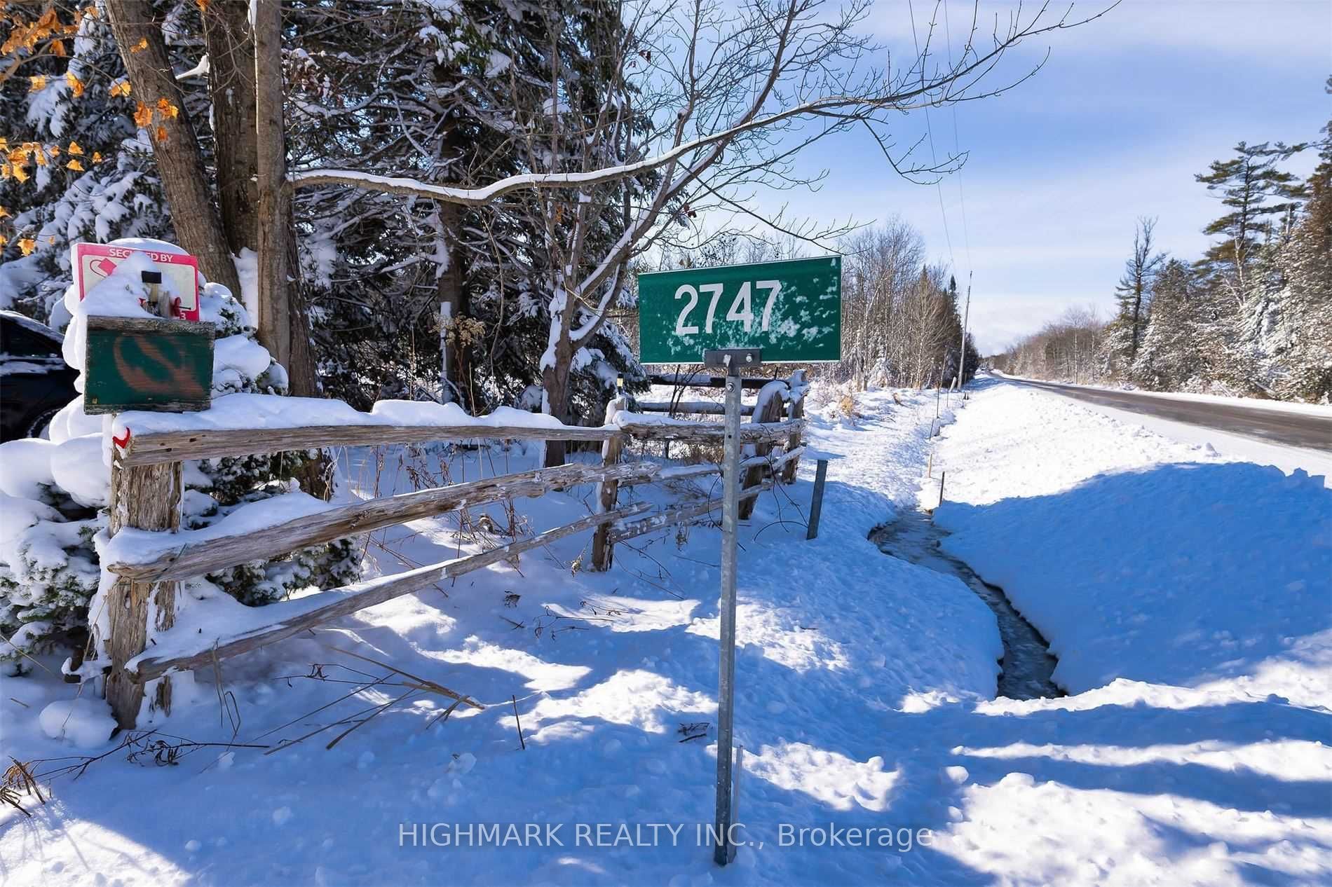 2747 7th Line Property Photo 4