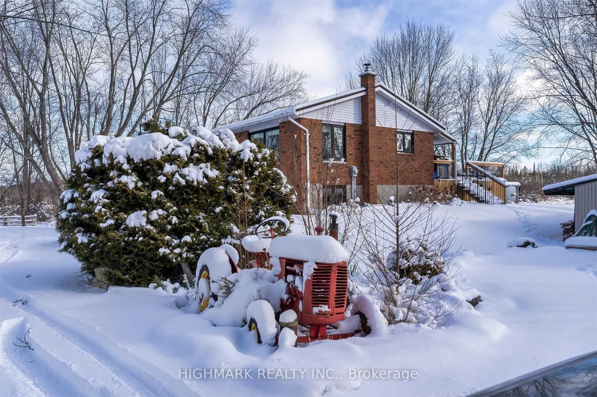 2747 7th Line Property Photo 6