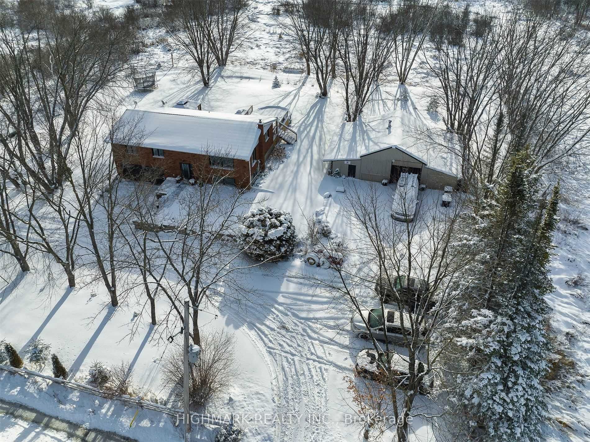 2747 7th Line Property Photo 7