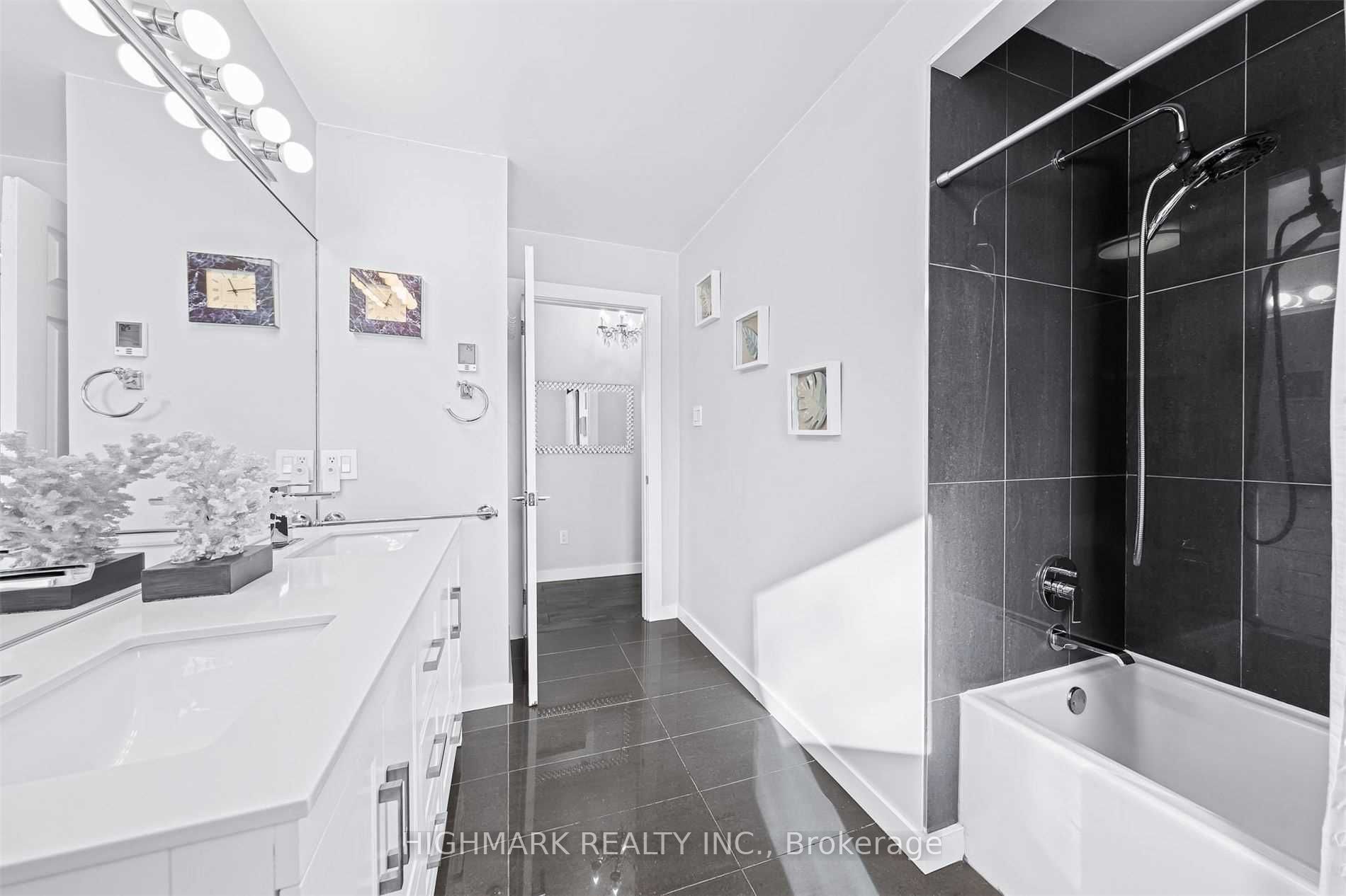 2747 7th Line Property Photo 27