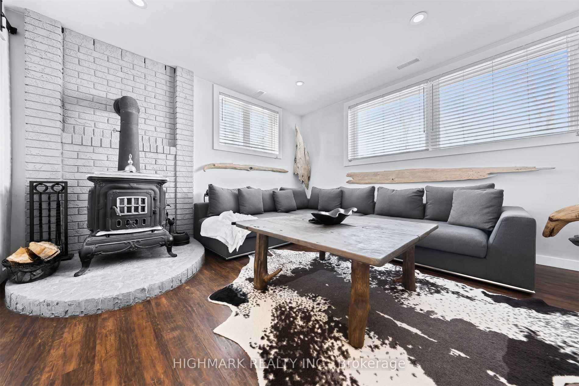 2747 7th Line Property Photo 35