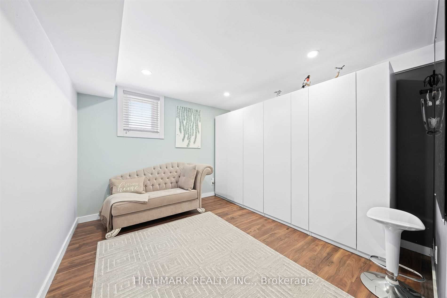 2747 7th Line Property Photo 36