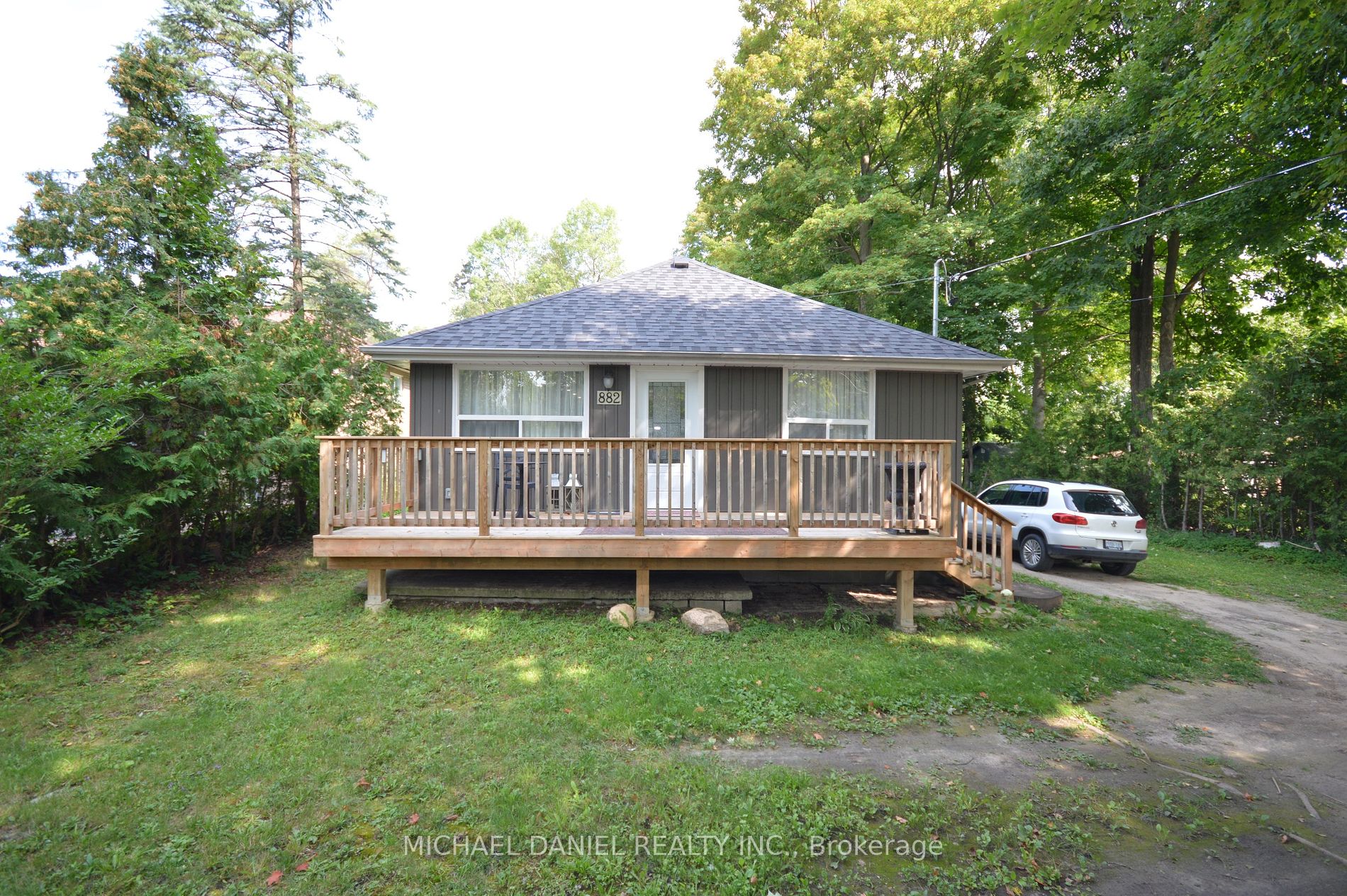 882 Kennedy Rd Property Photo 1