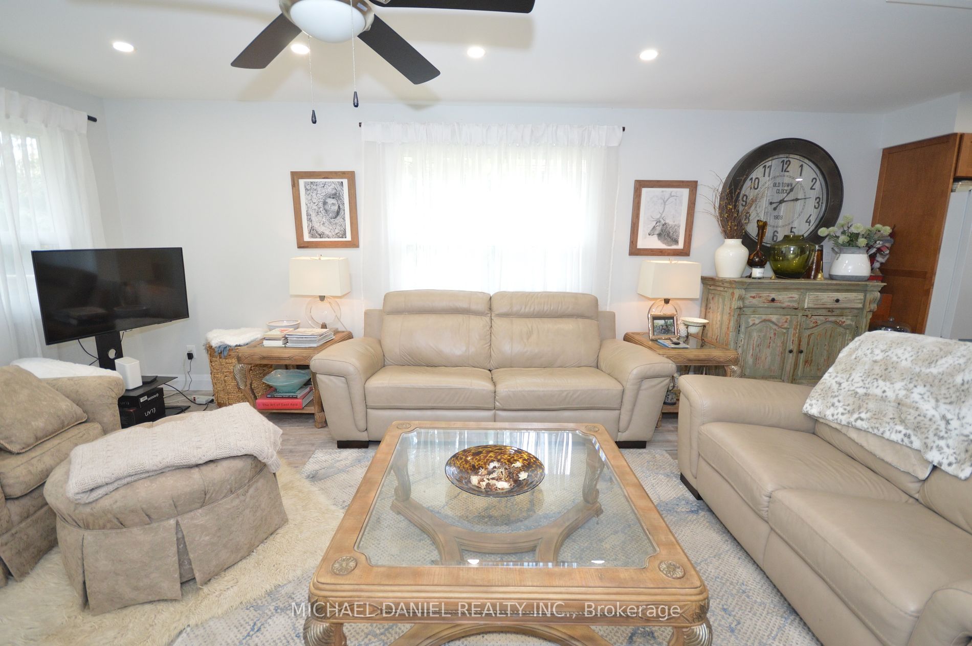882 Kennedy Rd Property Photo 6