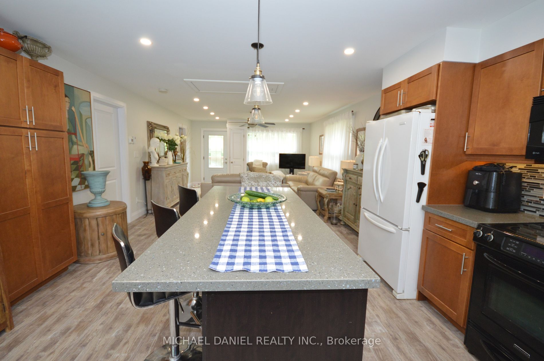 882 Kennedy Rd Property Photo 18