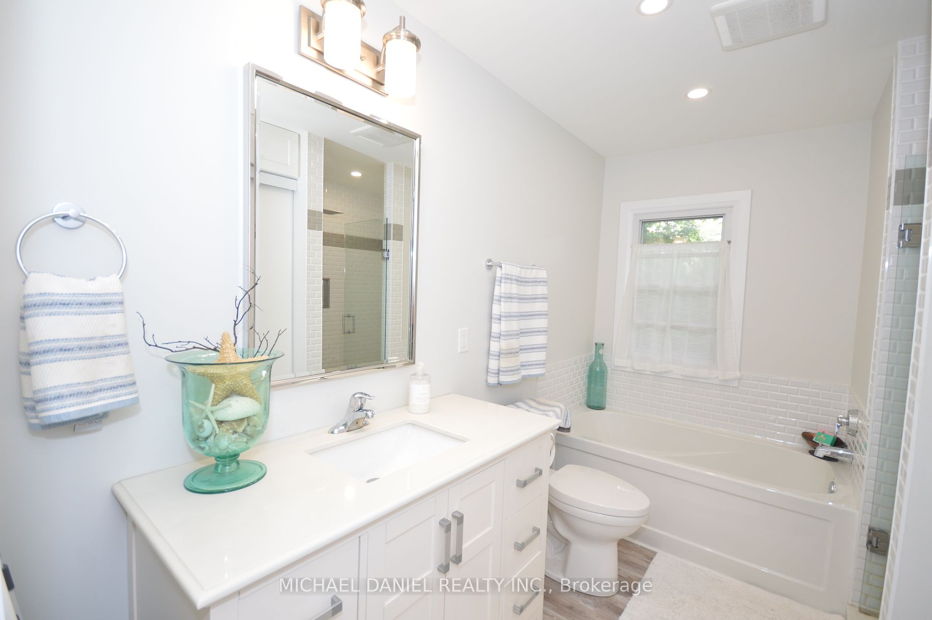 882 Kennedy Rd Property Photo 19