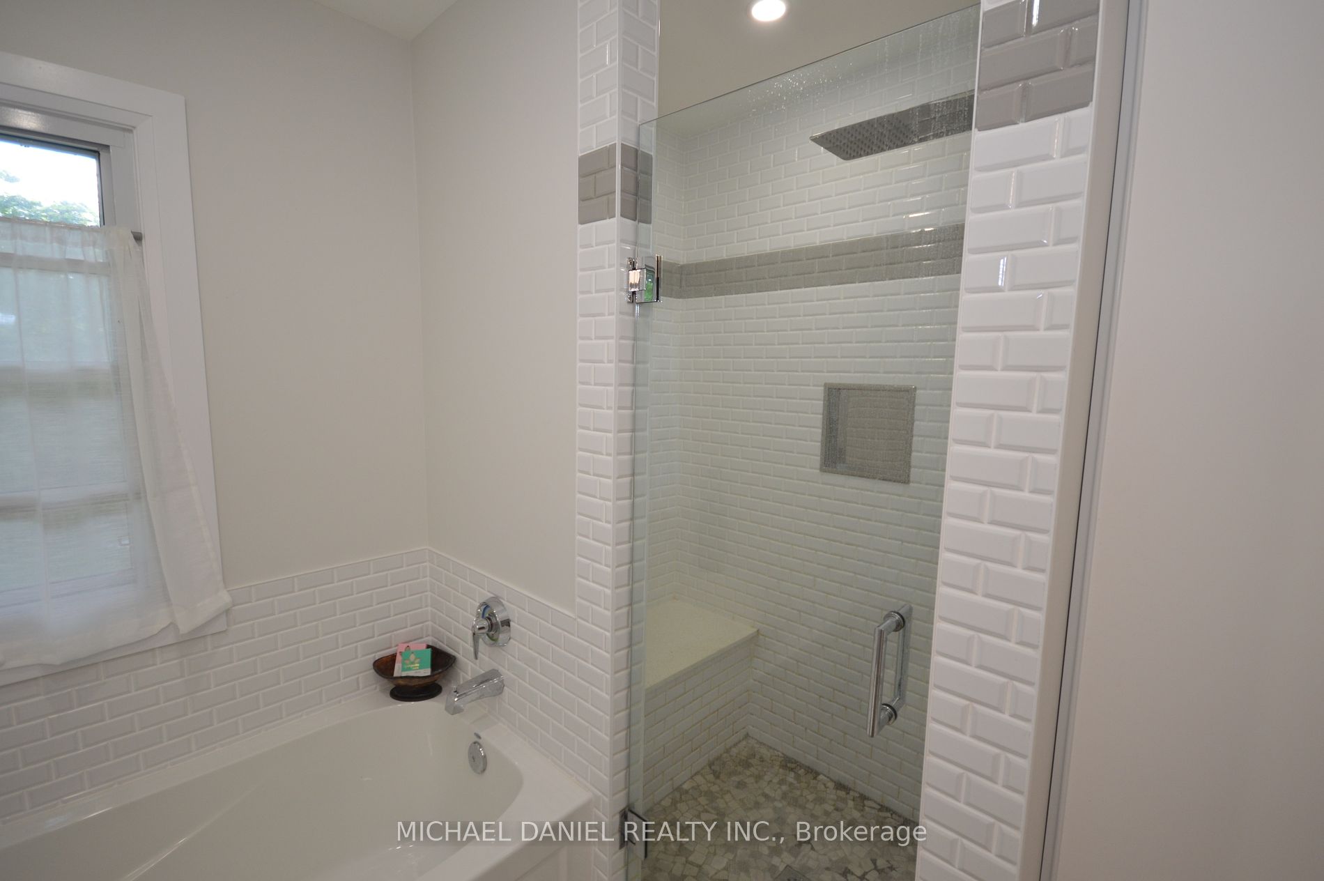 882 Kennedy Rd Property Photo 20
