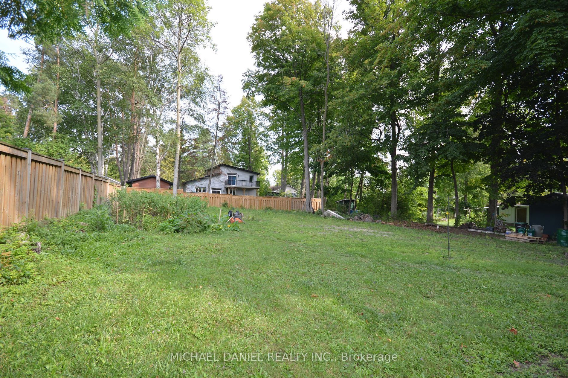 882 Kennedy Rd Property Photo 25