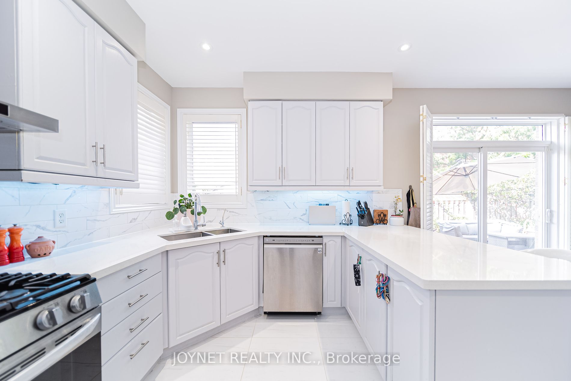 36 Newbridge Ave Property Photo 6