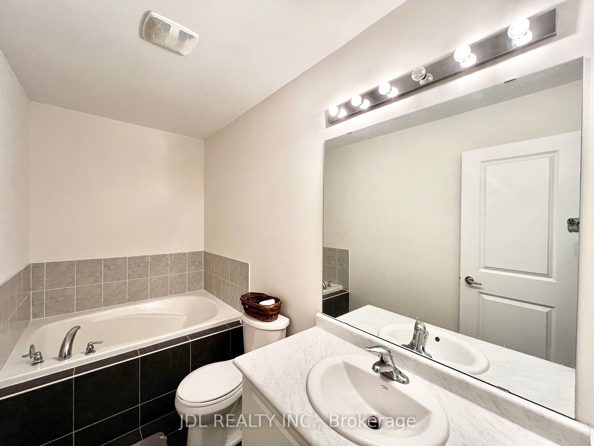 16 Robert Joffre Leet Ave Property Photo 6