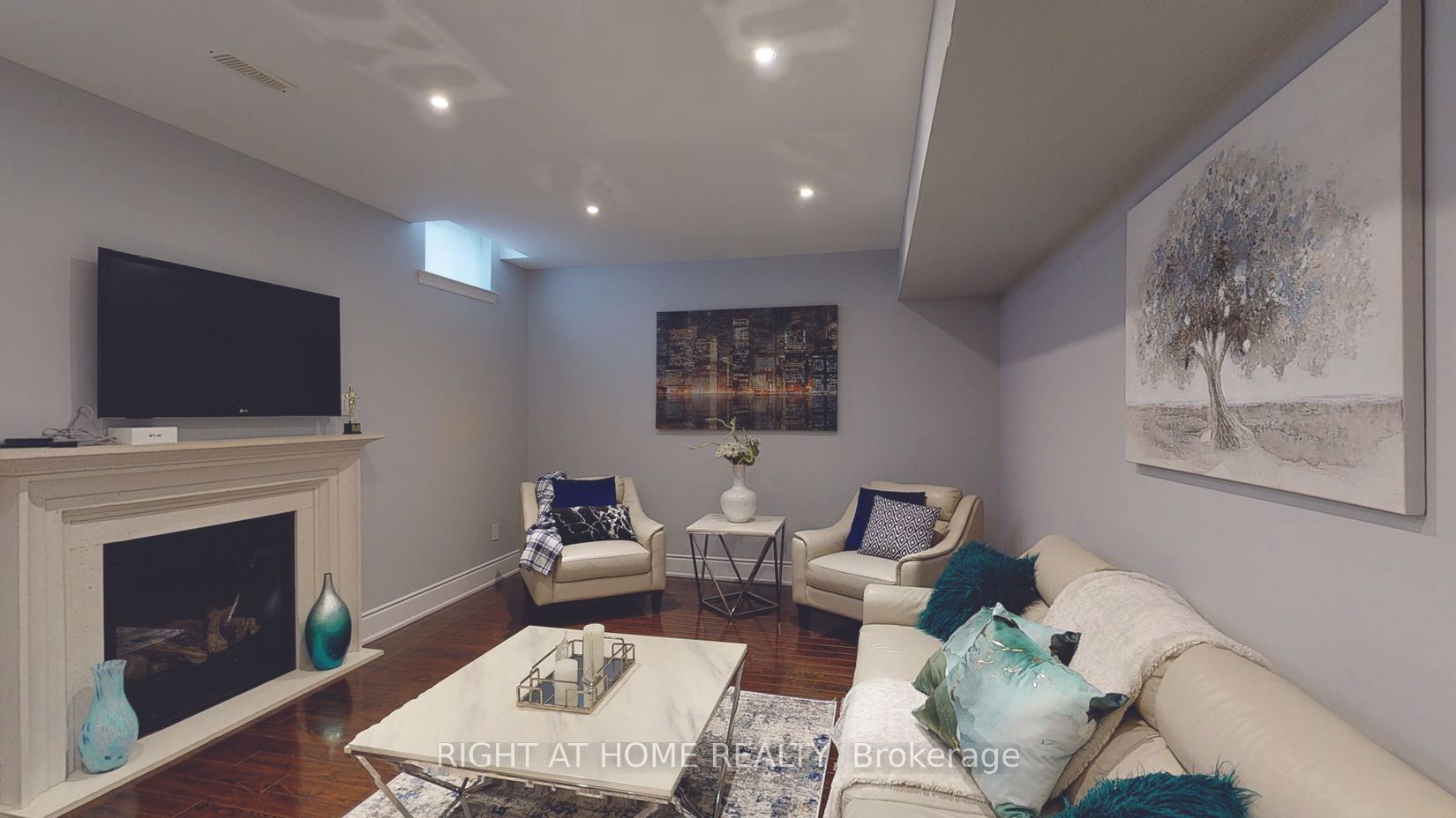 60 Chesney Cres Property Photo 2