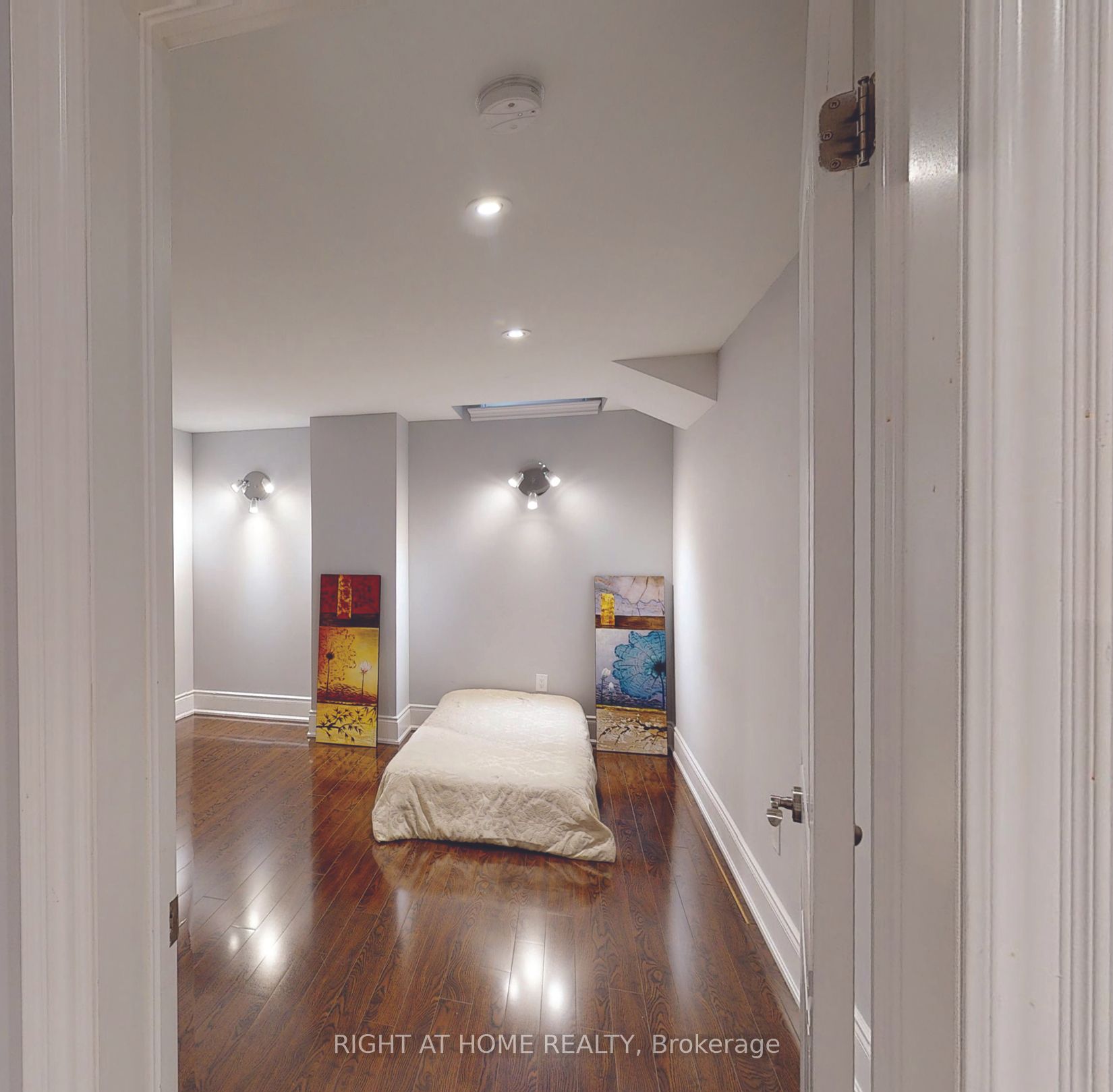 60 Chesney Cres Property Photo 11