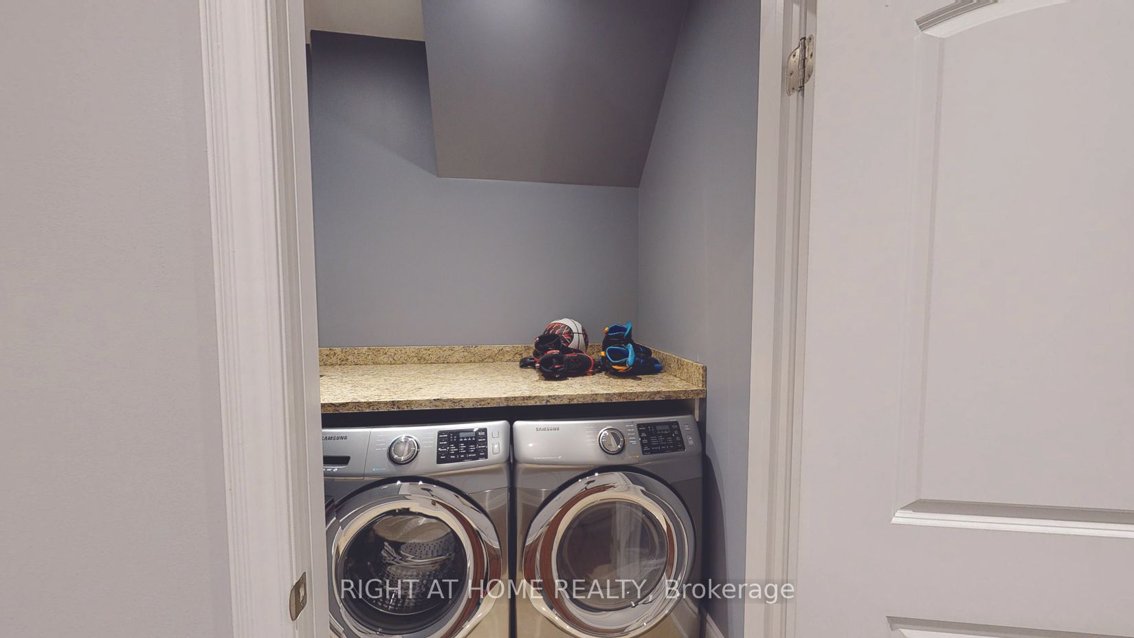 60 Chesney Cres Property Photo 15