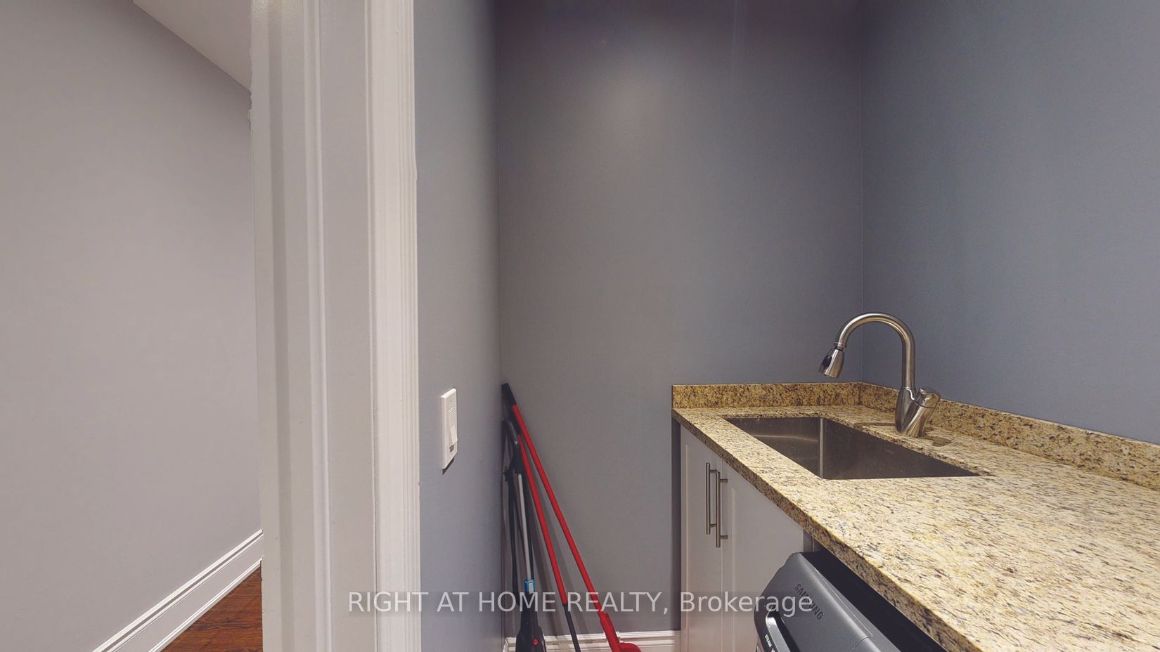 60 Chesney Cres Property Photo 16