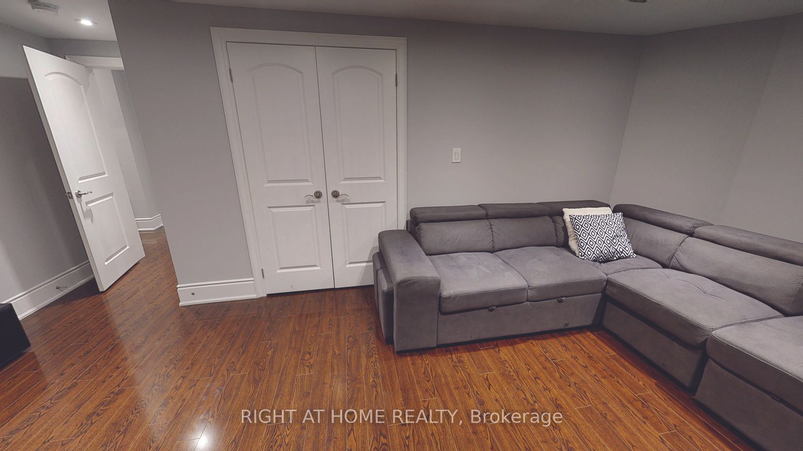 60 Chesney Cres Property Photo 18