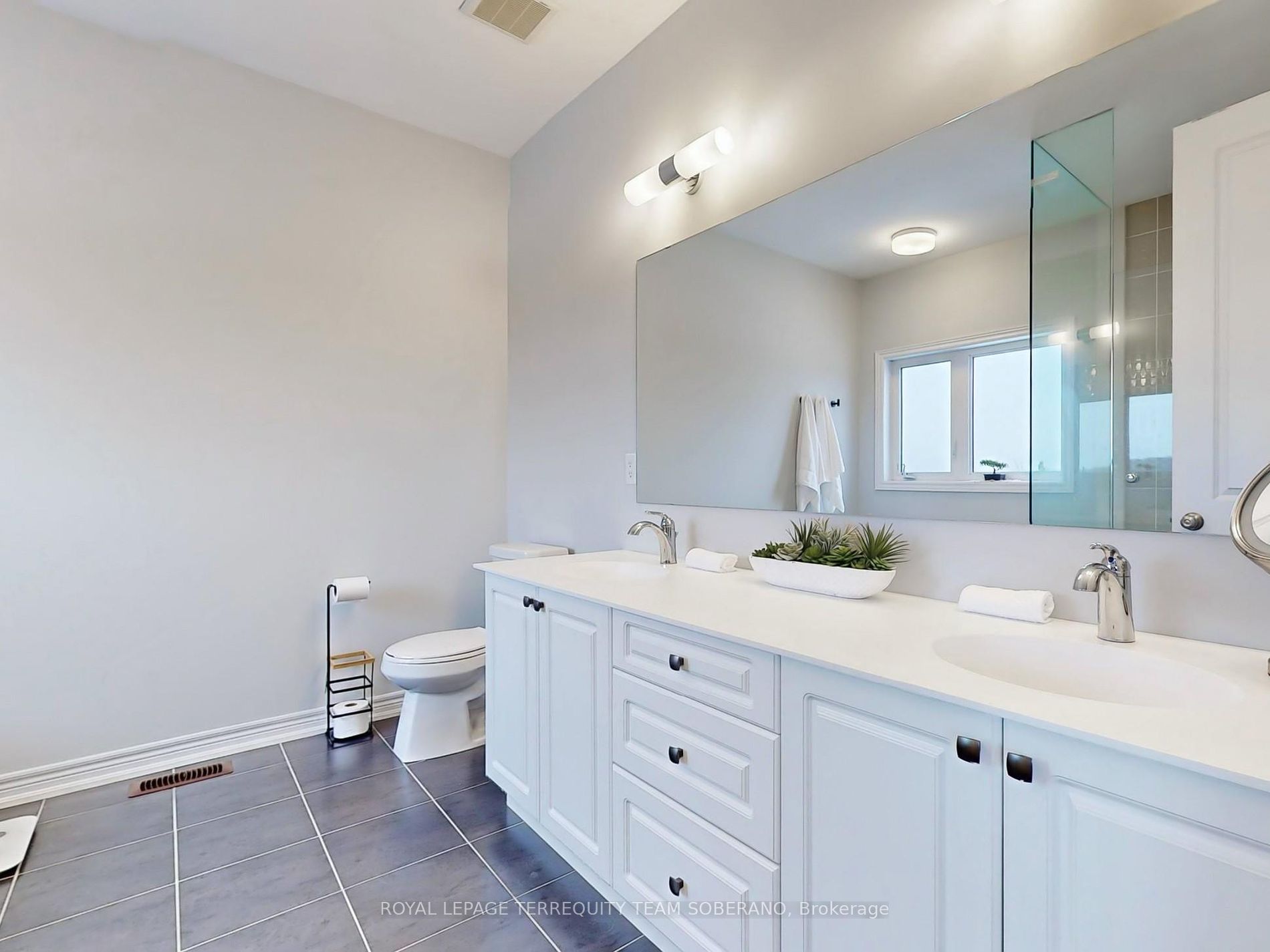 80 Pine Hill Cres Property Photo 27