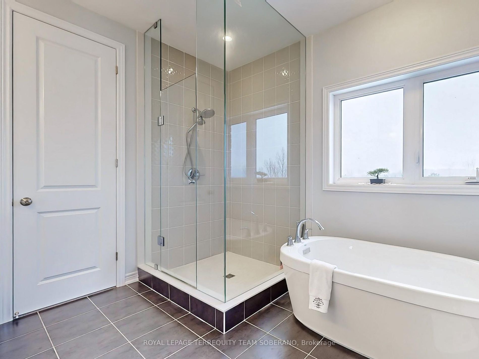 80 Pine Hill Cres Property Photo 28
