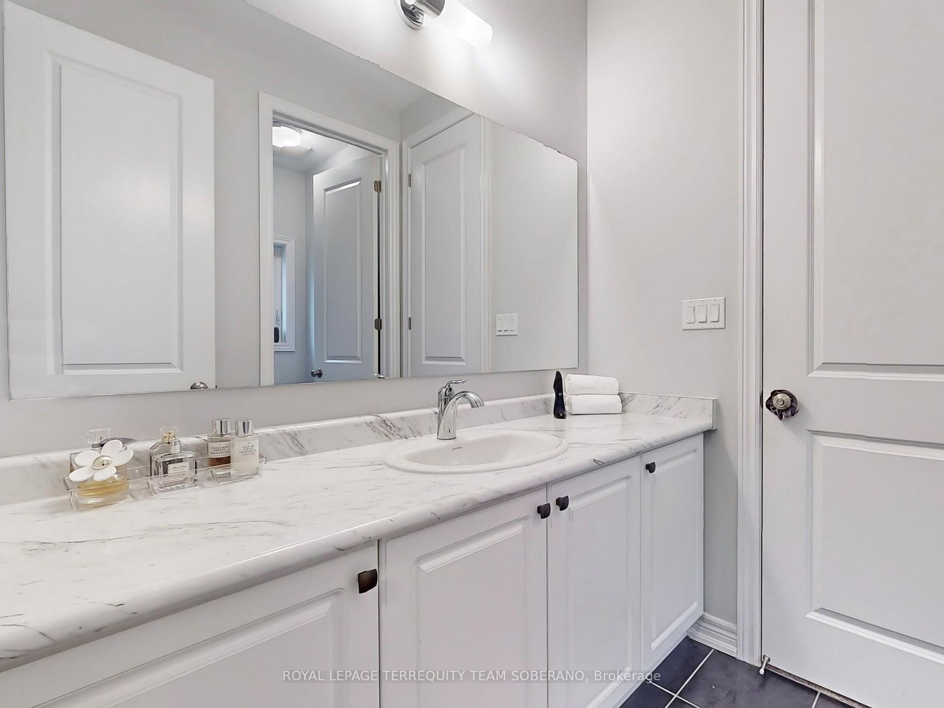 80 Pine Hill Cres Property Photo 32