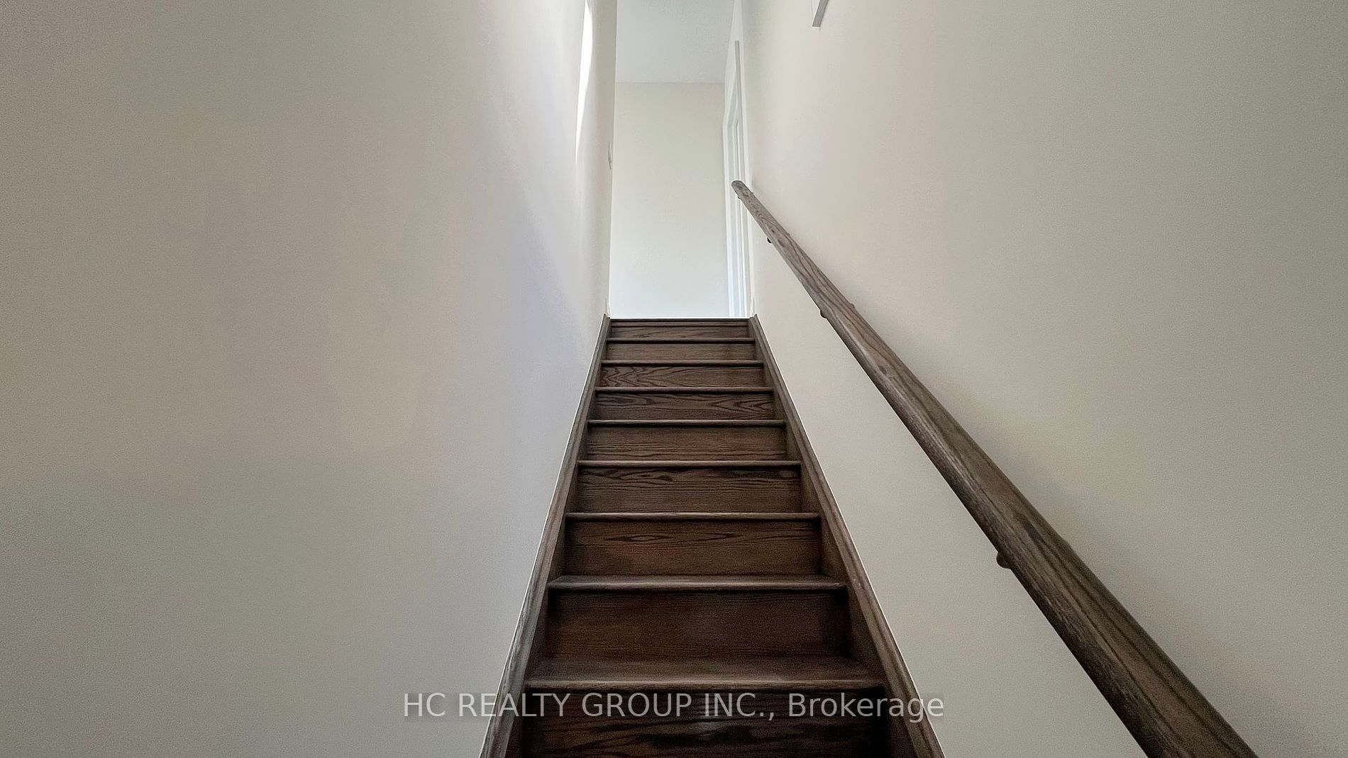 9422 Bayview Ave Property Photo 5