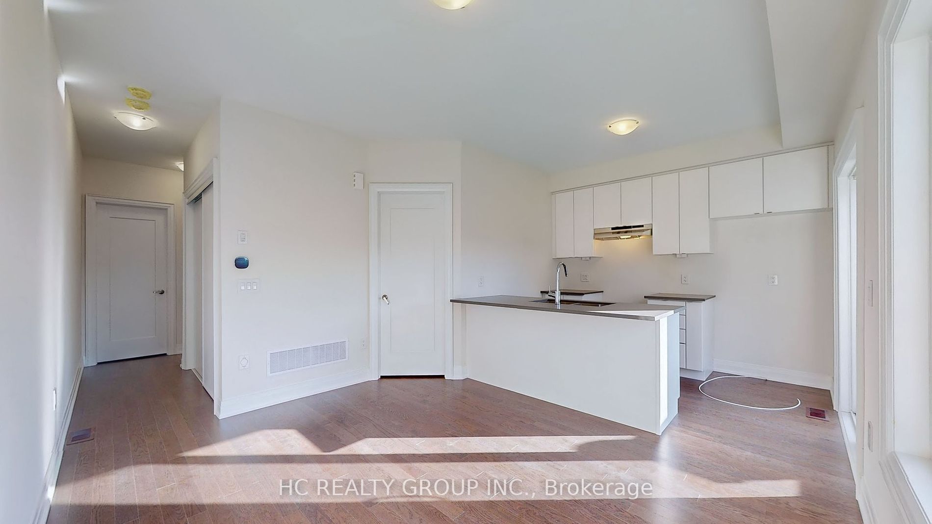 9422 Bayview Ave Property Photo 6