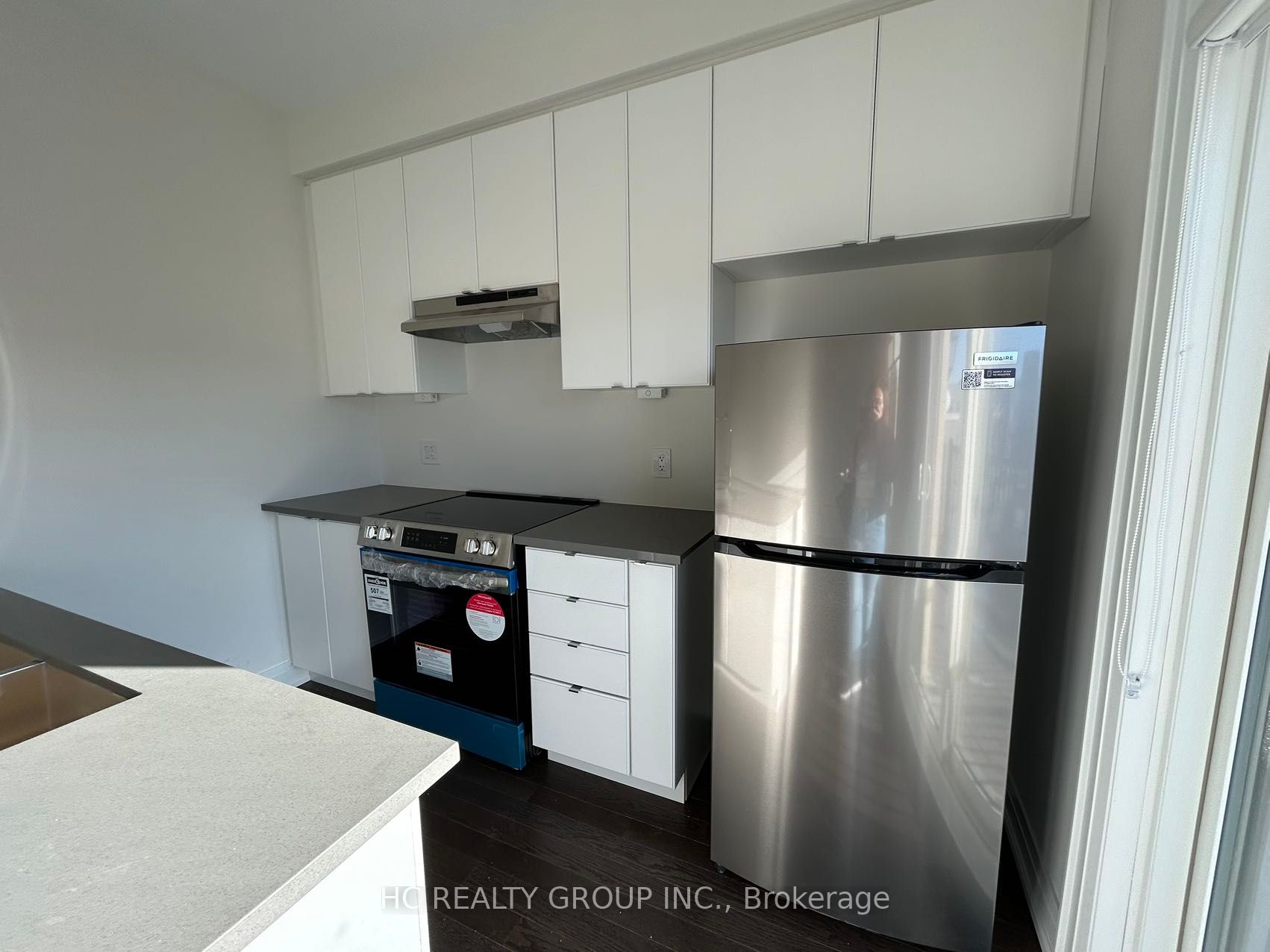 9422 Bayview Ave Property Photo 7