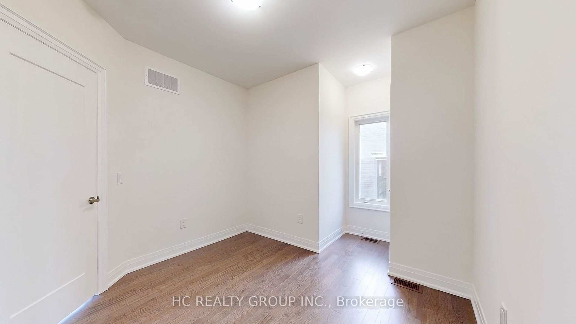9422 Bayview Ave Property Photo 11