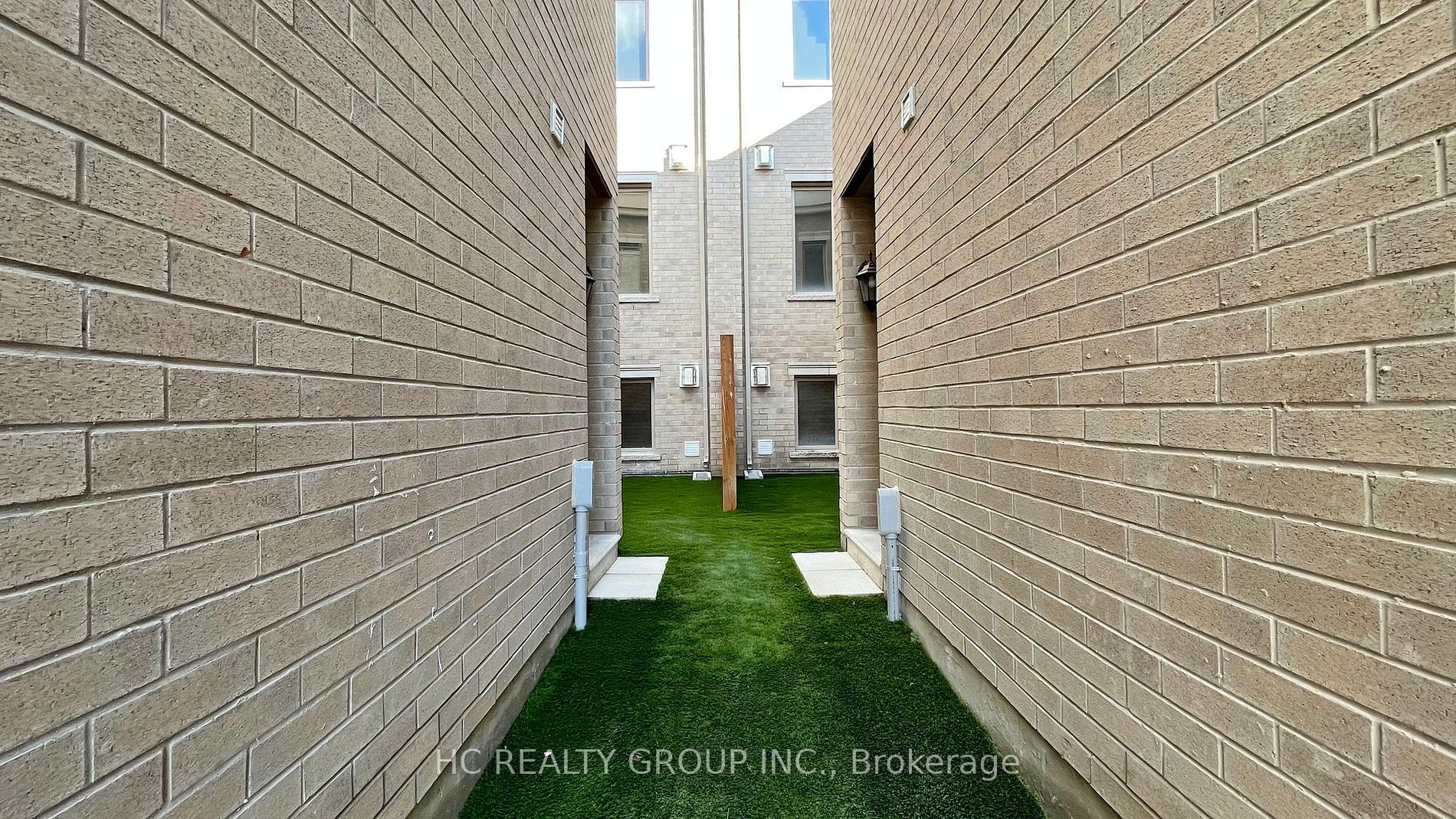 9422 Bayview Ave Property Photo 14