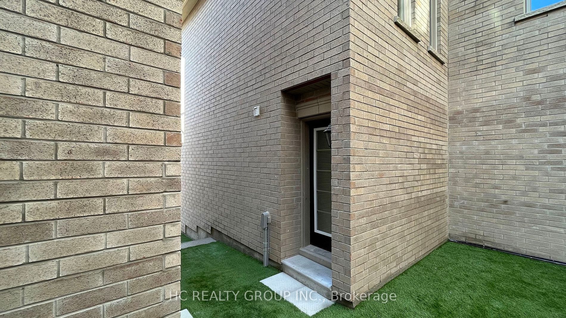 9422 Bayview Ave Property Photo 15