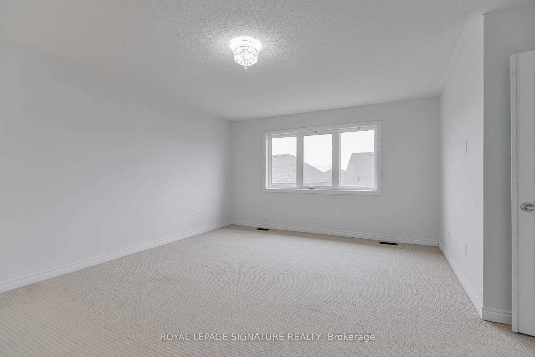 36 Philips View Cres Property Photo 14