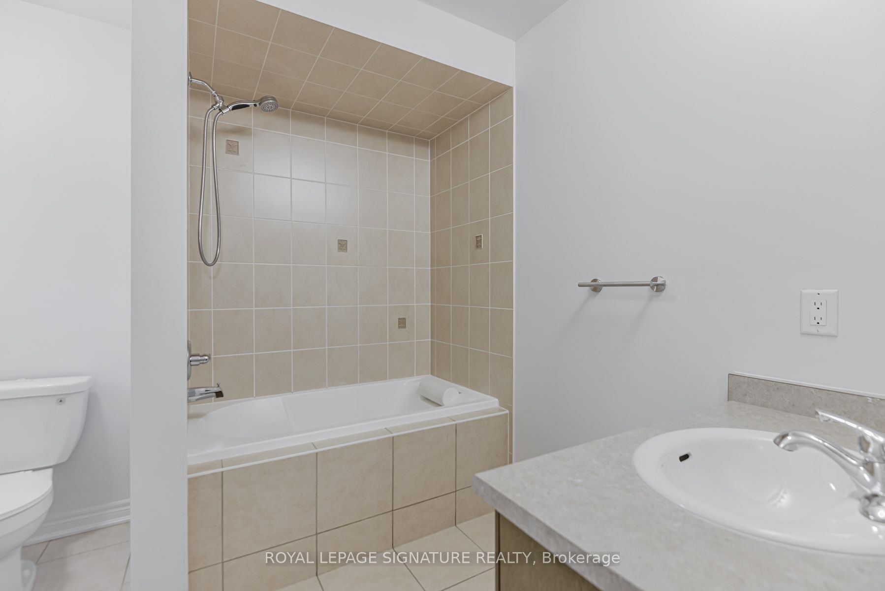 36 Philips View Cres Property Photo 20