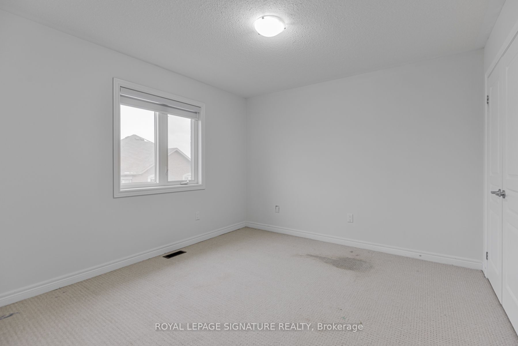 36 Philips View Cres Property Photo 22