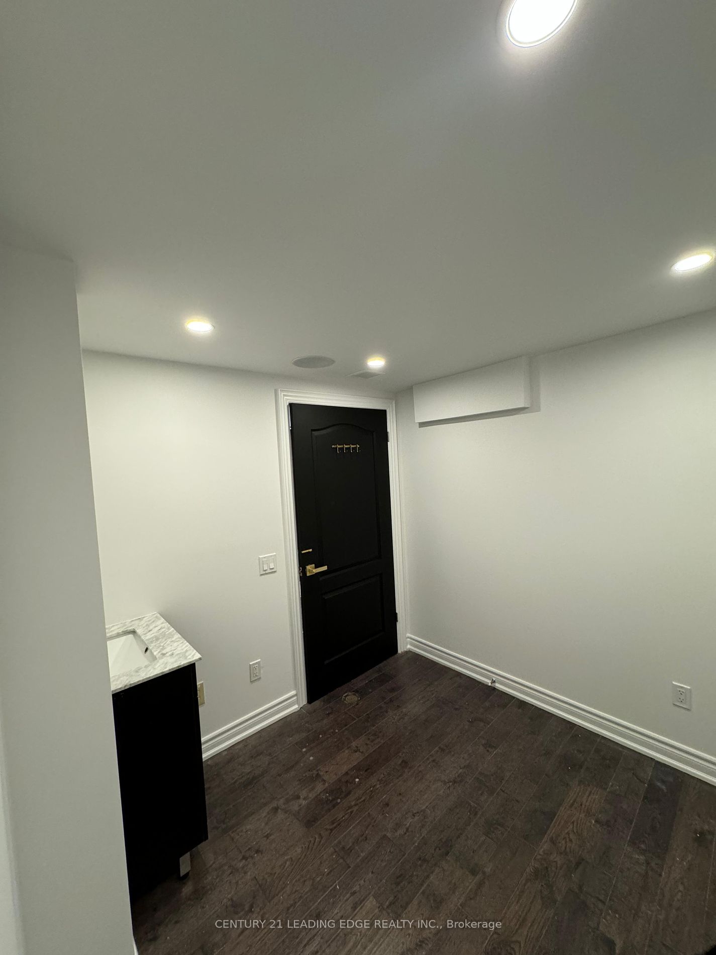 156 Main St Property Photo 2